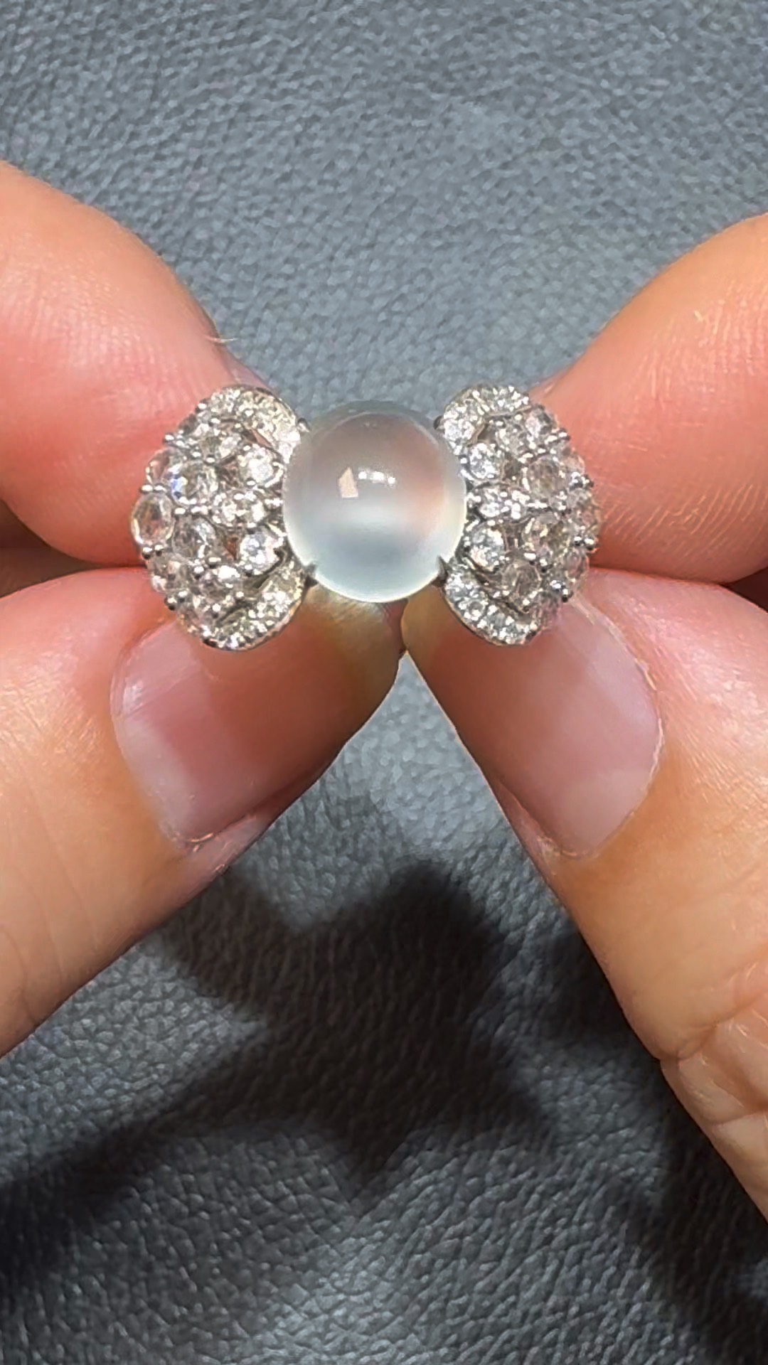 翡翠直播商品#103-18K白金鑽石翡翠蛋面戒指 1 翡翠直播商品#103-18K白金鑽石翡翠蛋面戒指