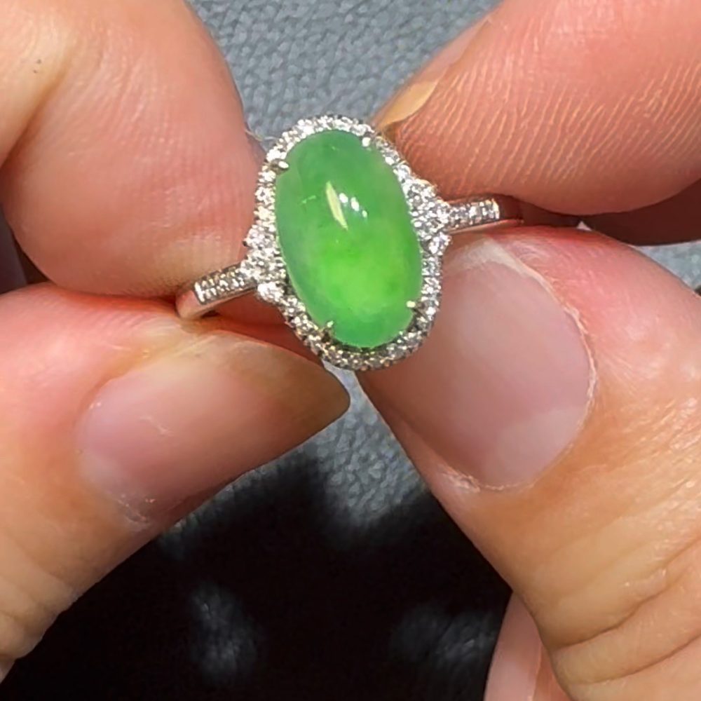 翡翠直播商品#105-18K白金鑽石翡翠綠色蛋面戒指