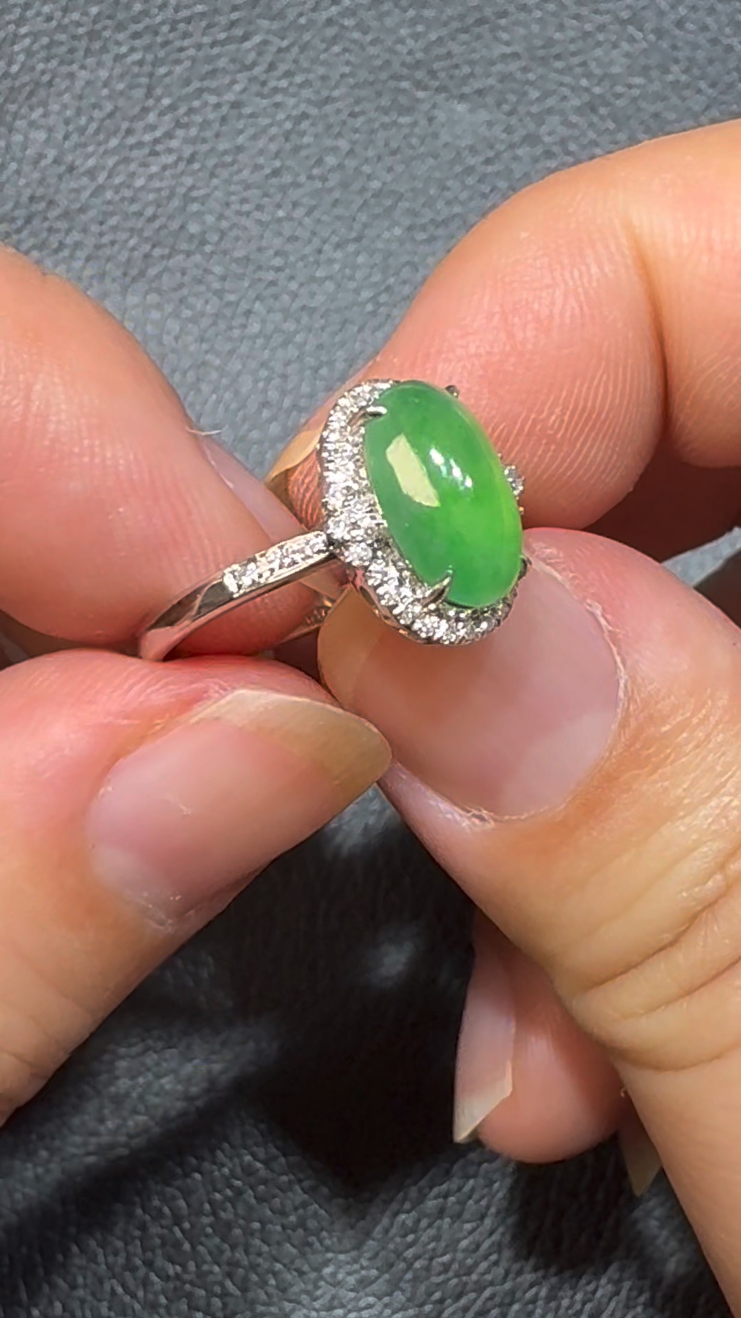 翡翠直播商品#105-18K白金鑽石翡翠綠色蛋面戒指 4 翡翠直播商品#105-18K白金鑽石翡翠綠色蛋面戒指 - Image 4