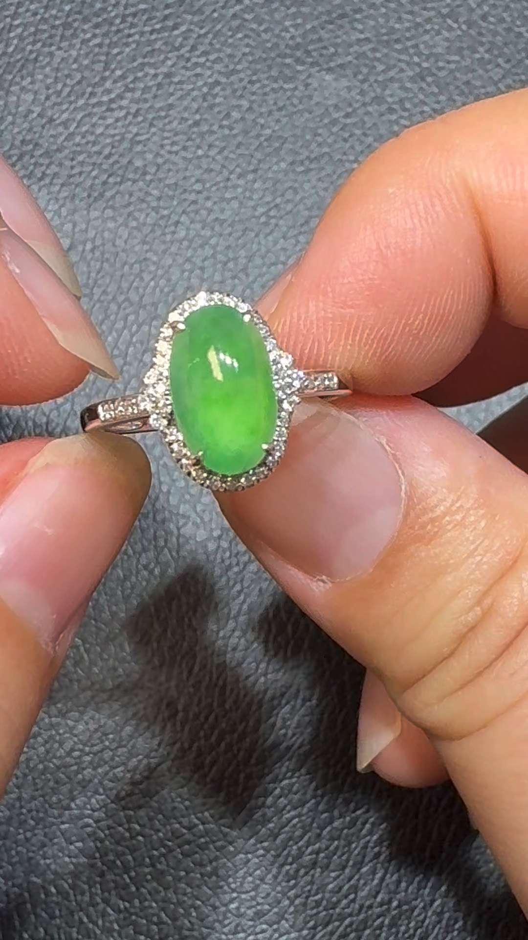 翡翠直播商品#105-18K白金鑽石翡翠綠色蛋面戒指 2 翡翠直播商品#105-18K白金鑽石翡翠綠色蛋面戒指 - Image 2