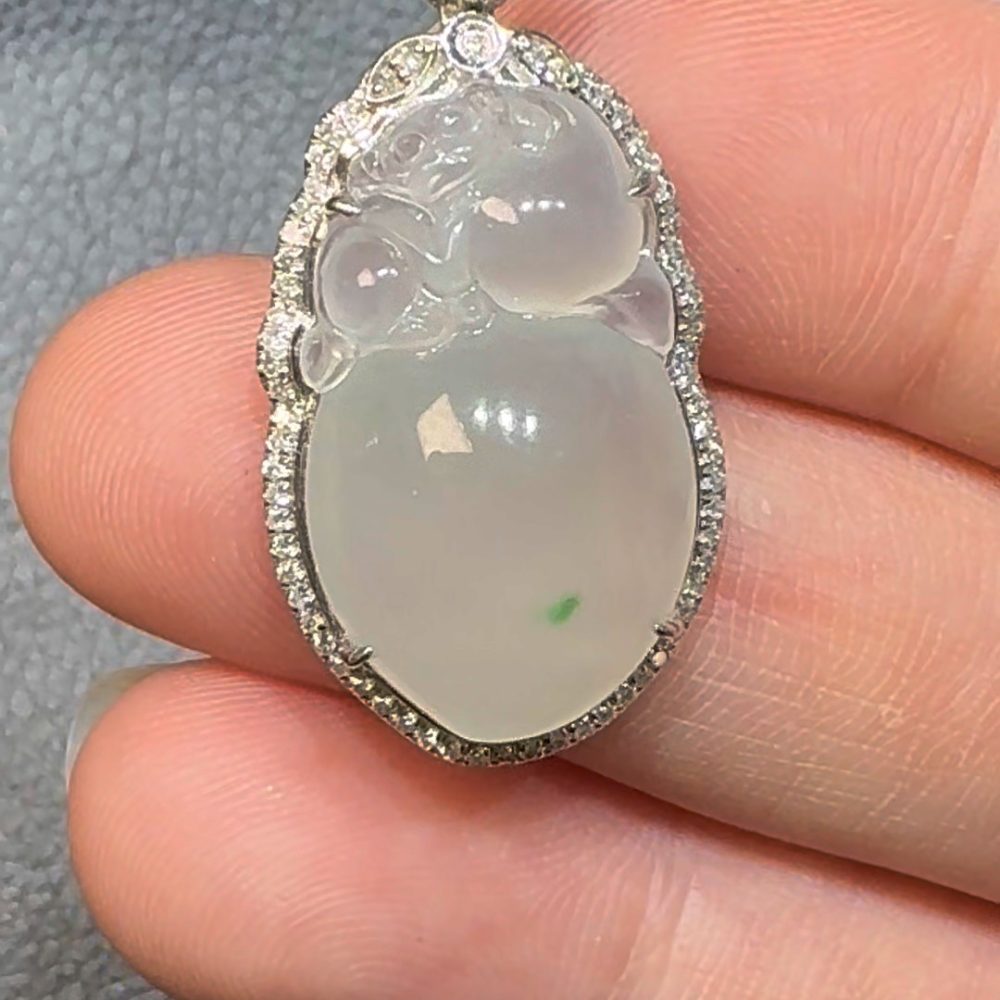 翡翠直播商品#107-18K白金鑽石翡翠猴桃翡翠吊墜