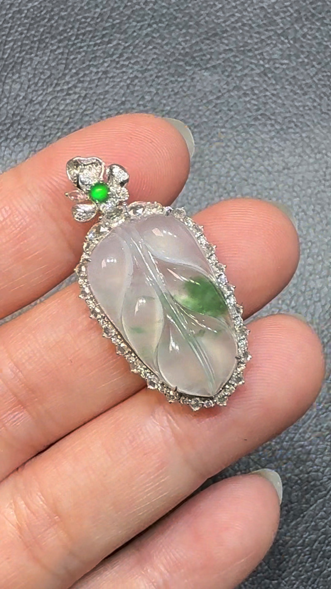 翡翠直播商品#109-18K白金鑽石翡翠樹葉吊墜 4 翡翠直播商品#109-18K白金鑽石翡翠樹葉吊墜 - Image 4