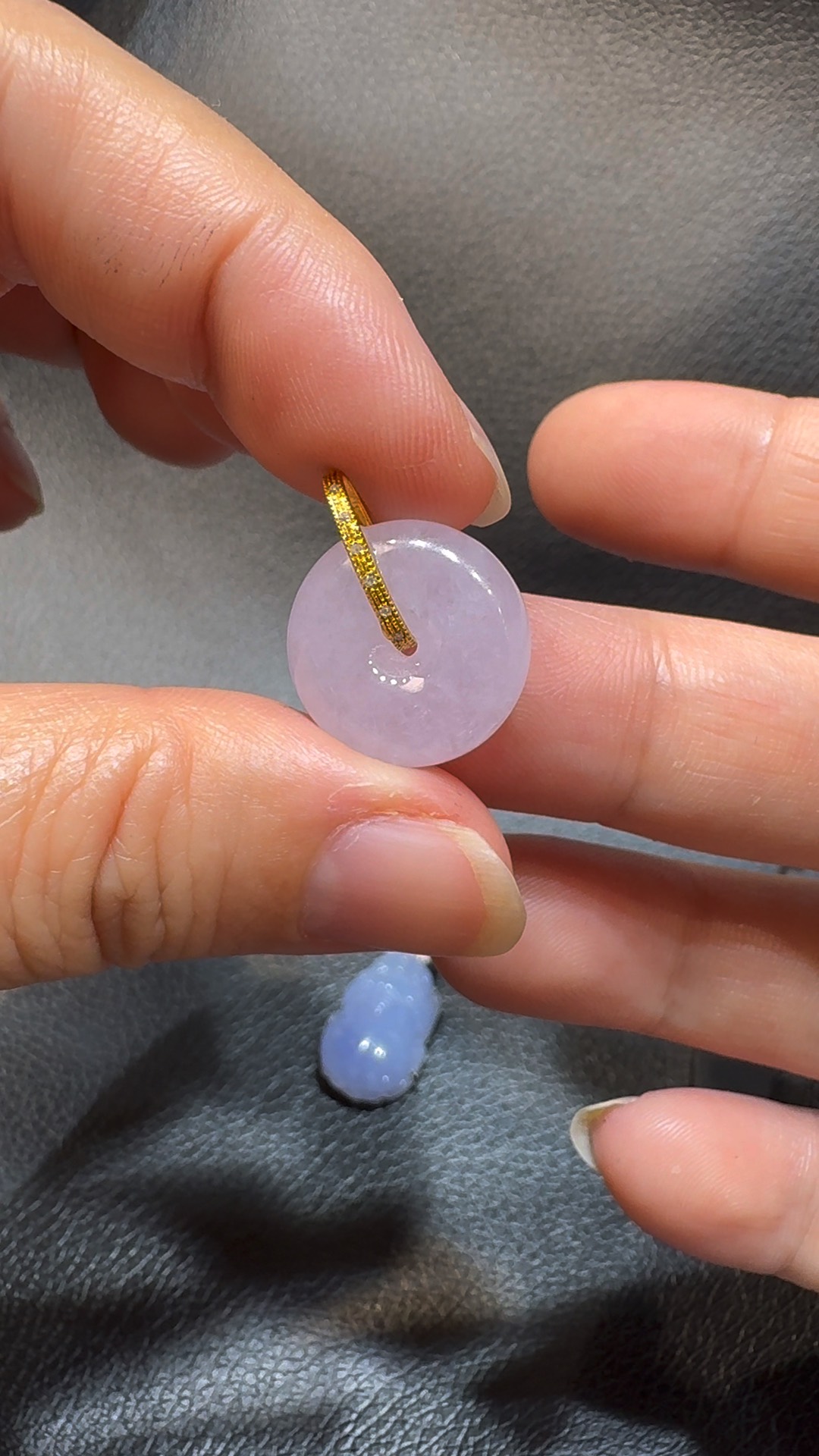 翡翠直播商品#111-18K黃金紫羅蘭小平安扣 3 翡翠直播商品#111-18K黃金紫羅蘭小平安扣 - Image 3