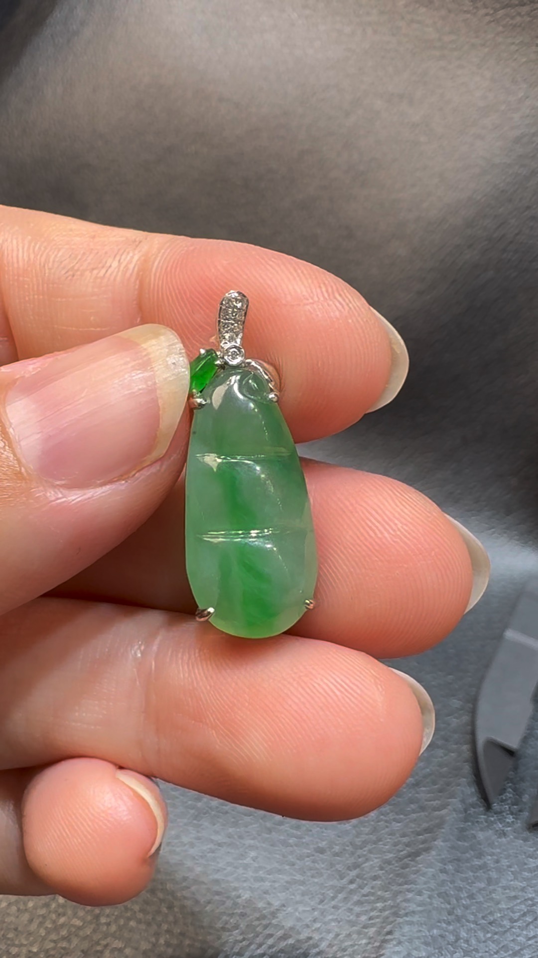 翡翠直播商品#112-18K白金福到福豆吊墜 1 翡翠直播商品#112-18K白金福到福豆吊墜