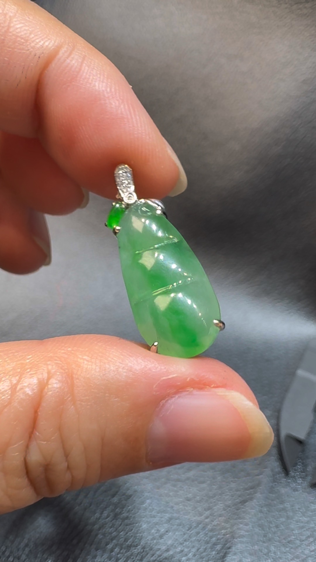 翡翠直播商品#112-18K白金福到福豆吊墜 5 翡翠直播商品#112-18K白金福到福豆吊墜 - Image 5