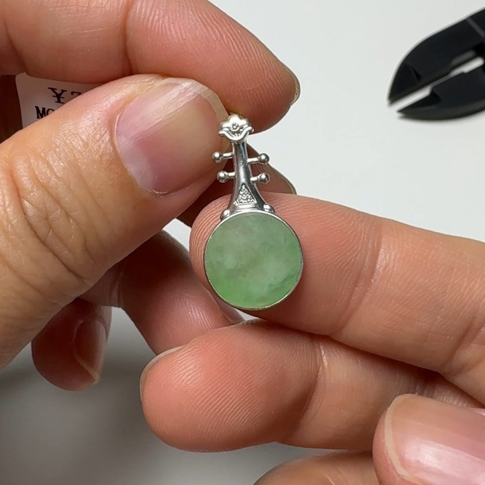 翡翠直播商品#144-18K白金知音琵琶翡翠吊墜