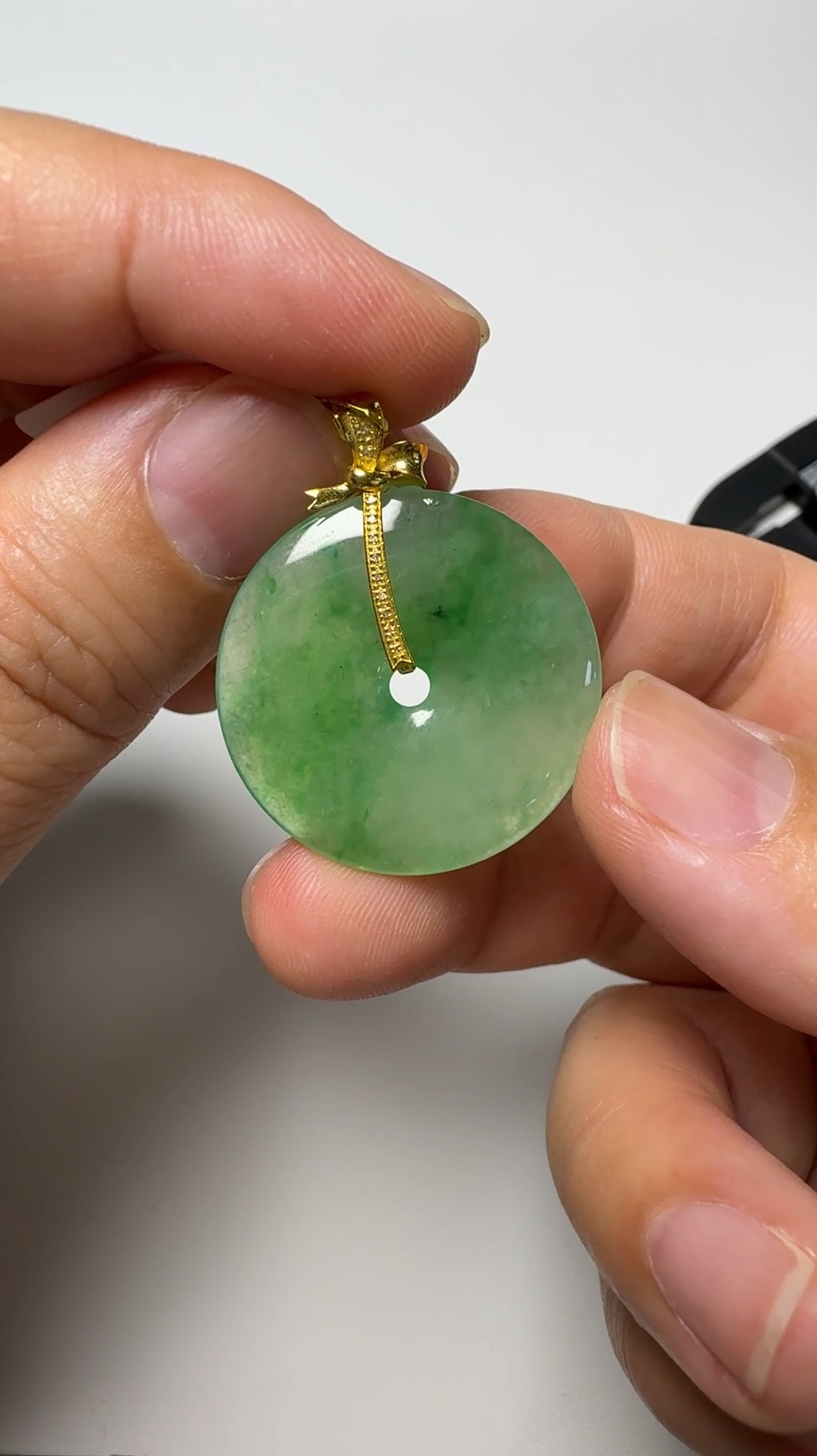 翡翠直播商品#148-18K黃金鑽石平安扣玉扣翡翠吊墜 2 翡翠直播商品#148-18K黃金鑽石平安扣玉扣翡翠吊墜 - Image 2