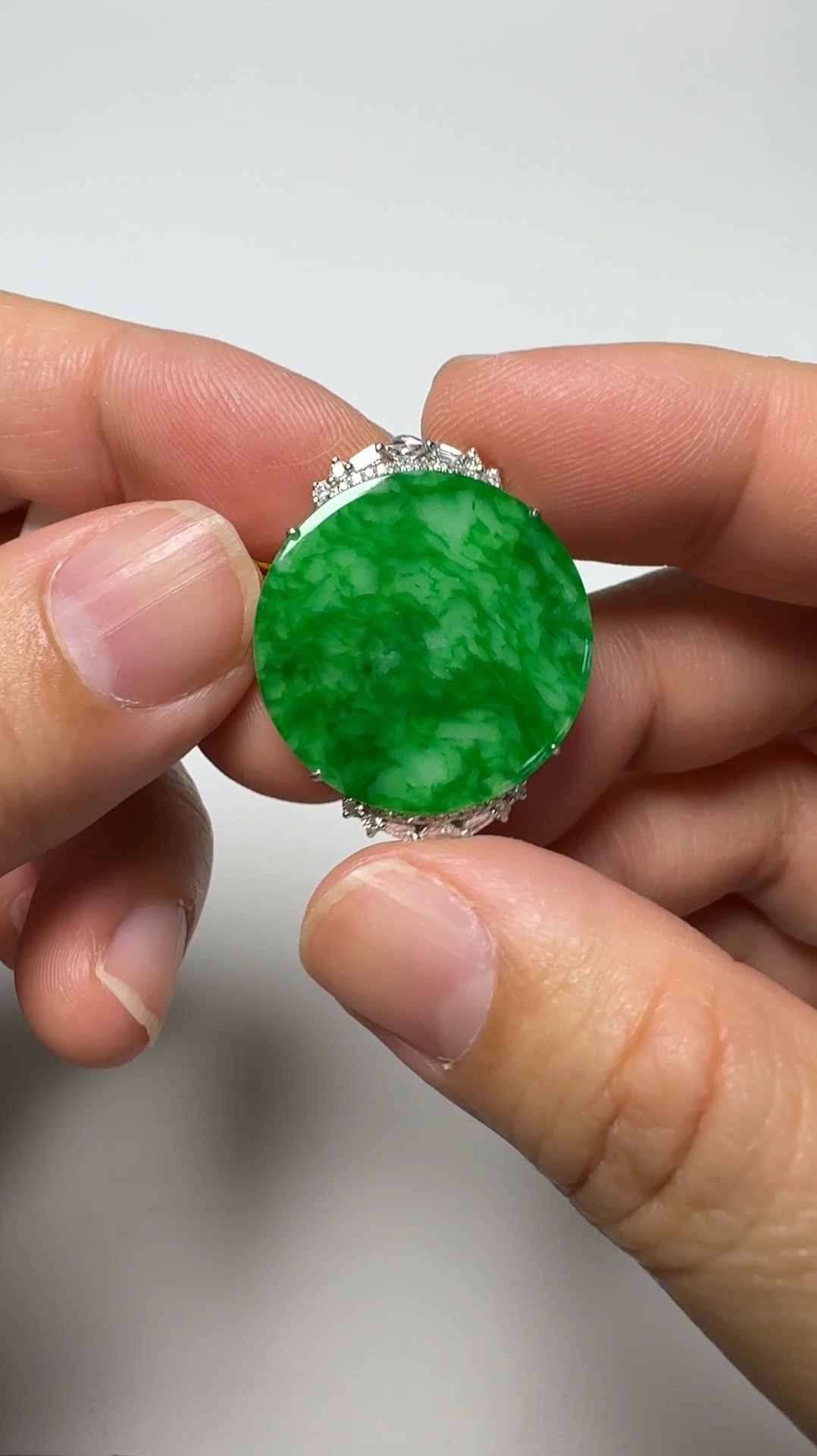 翡翠直播商品#149-18K白金鑽石平安扣無事牌翡翠吊墜 1 翡翠直播商品#149-18K白金鑽石平安扣無事牌翡翠吊墜