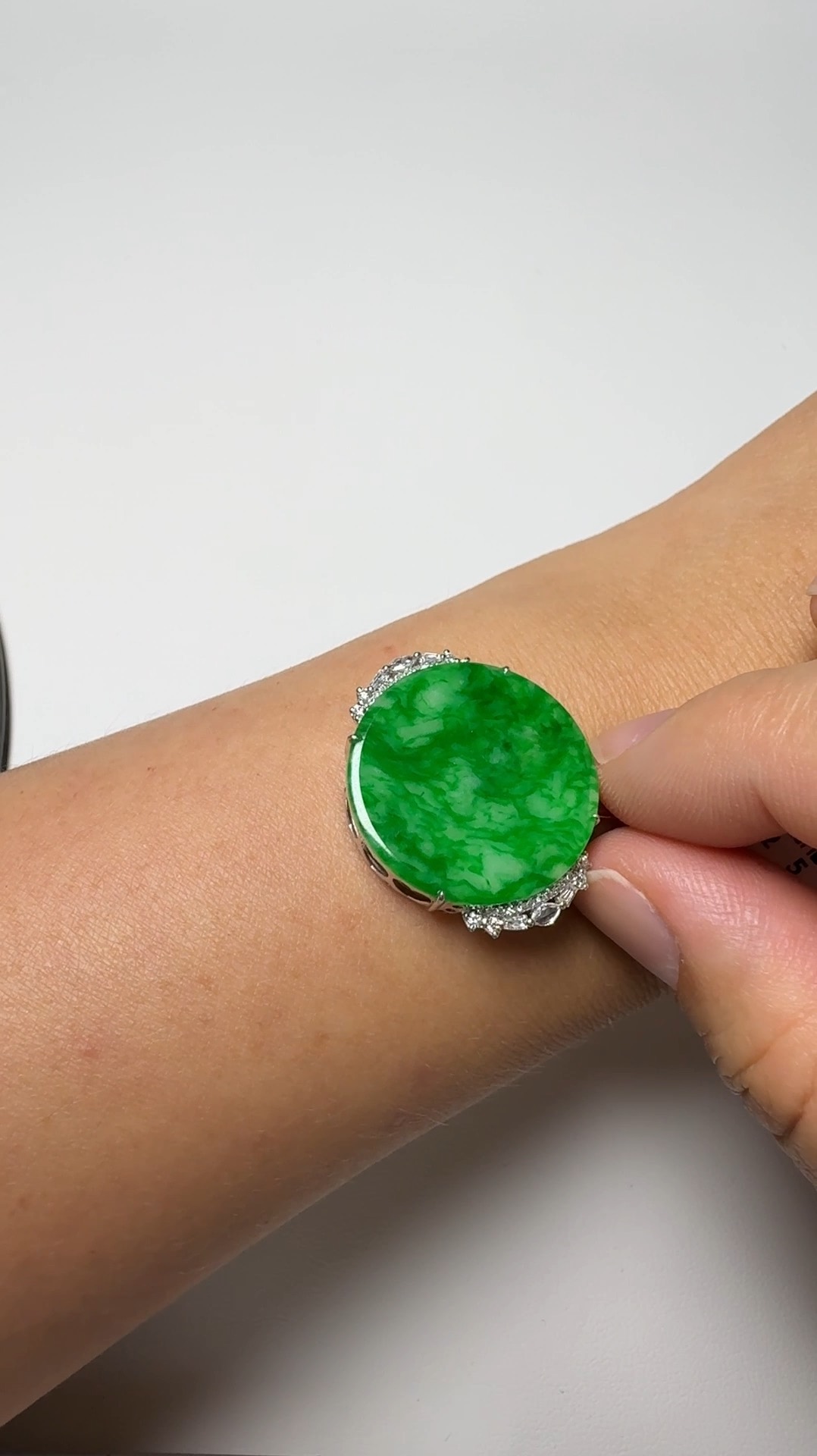 翡翠直播商品#149-18K白金鑽石平安扣無事牌翡翠吊墜 5 翡翠直播商品#149-18K白金鑽石平安扣無事牌翡翠吊墜 - Image 5