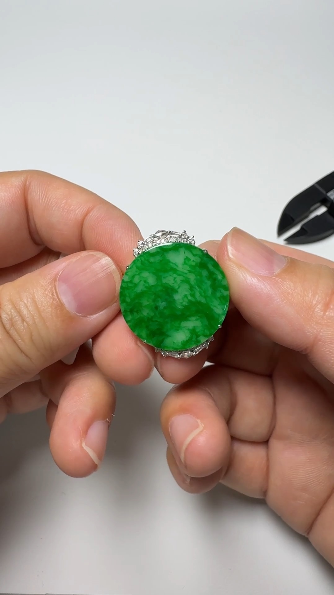 翡翠直播商品#149-18K白金鑽石平安扣無事牌翡翠吊墜 4 翡翠直播商品#149-18K白金鑽石平安扣無事牌翡翠吊墜 - Image 4