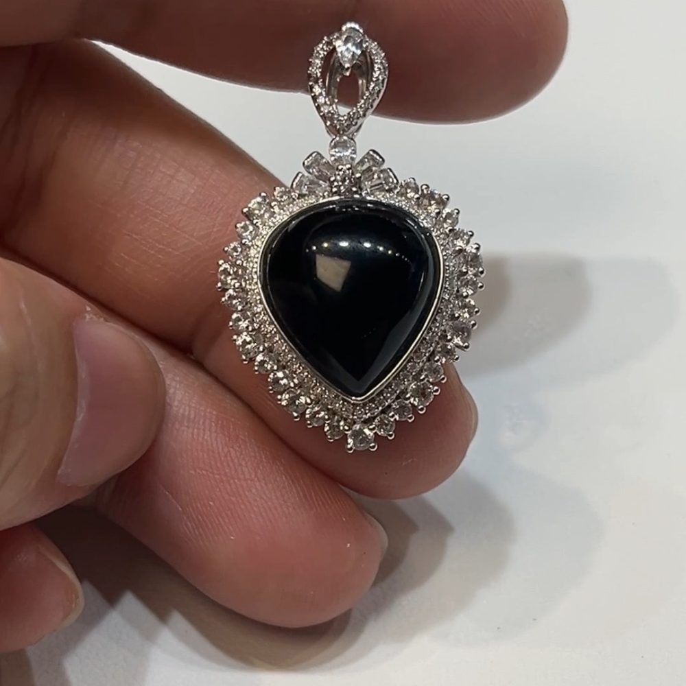 翡翠直播商品#182-18K白金鑽石翡翠墨翠心形吊墜