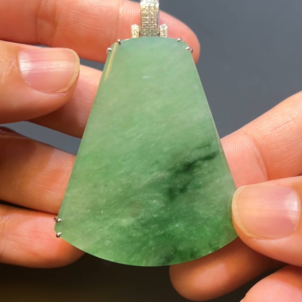 翡翠直播商品#221-18k白金鑲嵌無事牌翡翠吊墜