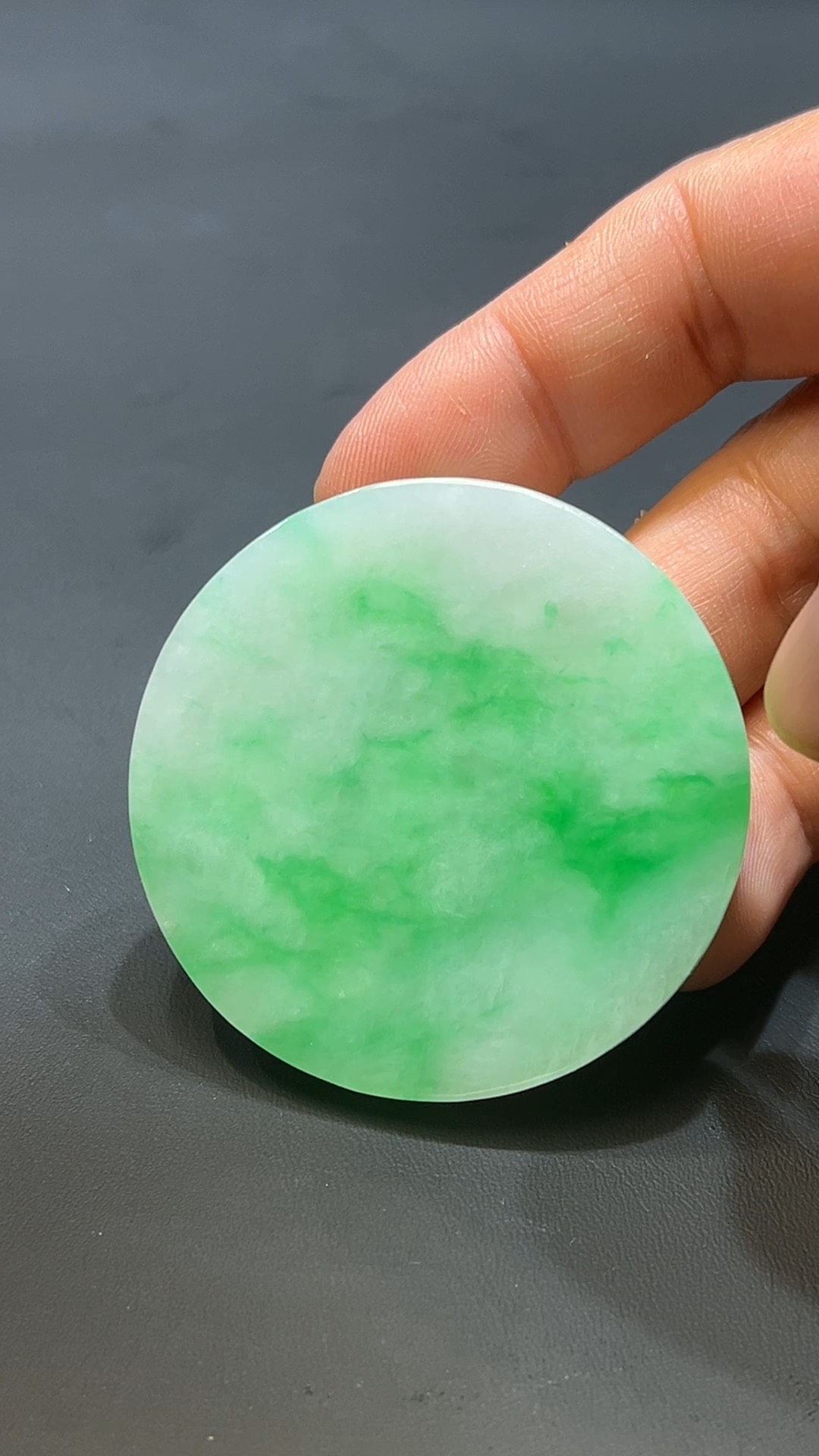 翡翠玉器天然A級翡翠陽綠圓塊無事牌吊墜 翡翠直播#252 1 翡翠玉器天然A級翡翠陽綠圓塊無事牌吊墜 翡翠直播#252