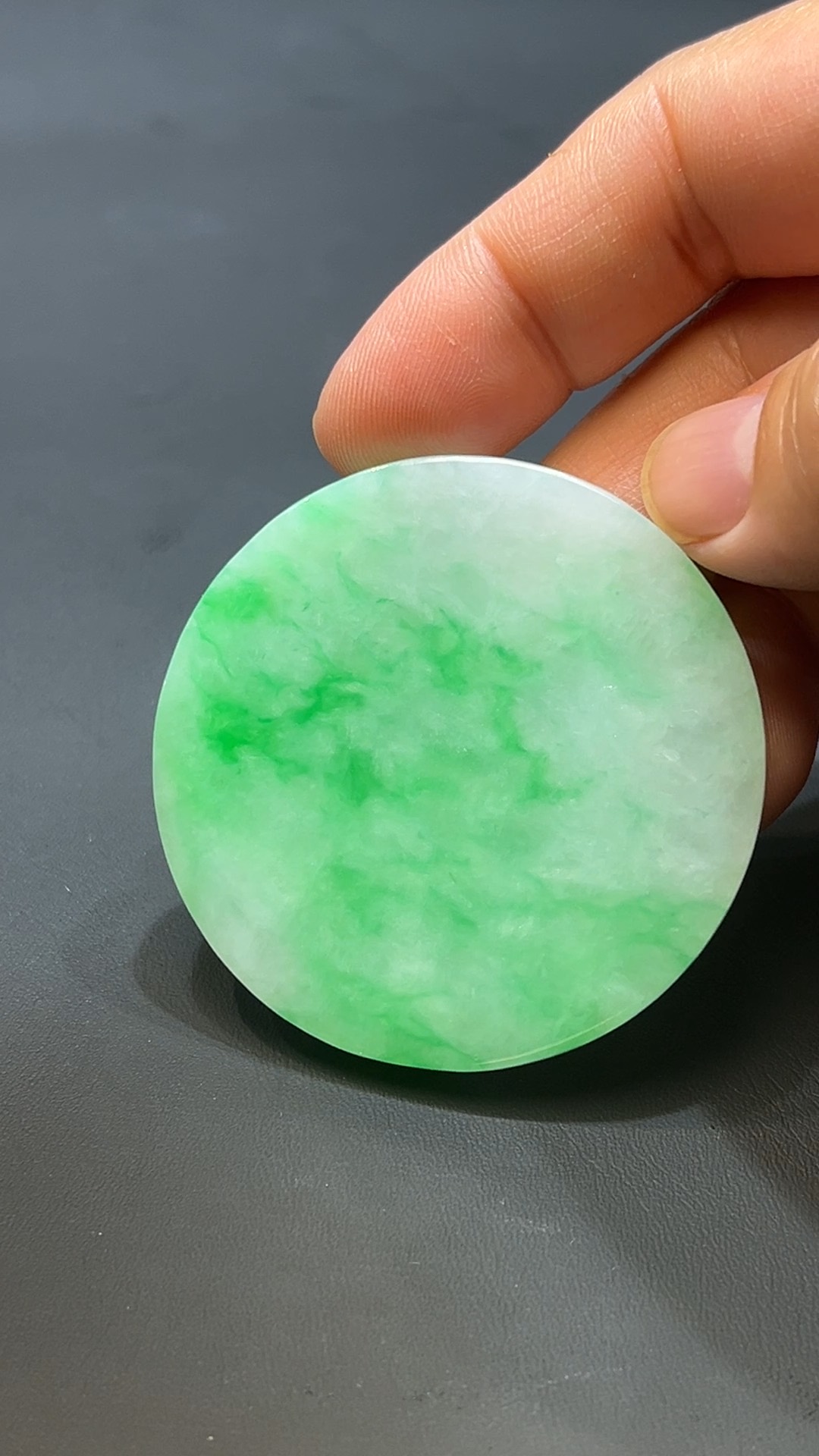 翡翠玉器天然A級翡翠陽綠圓塊無事牌吊墜 翡翠直播#252 5 翡翠玉器天然A級翡翠陽綠圓塊無事牌吊墜 翡翠直播#252 - Image 5