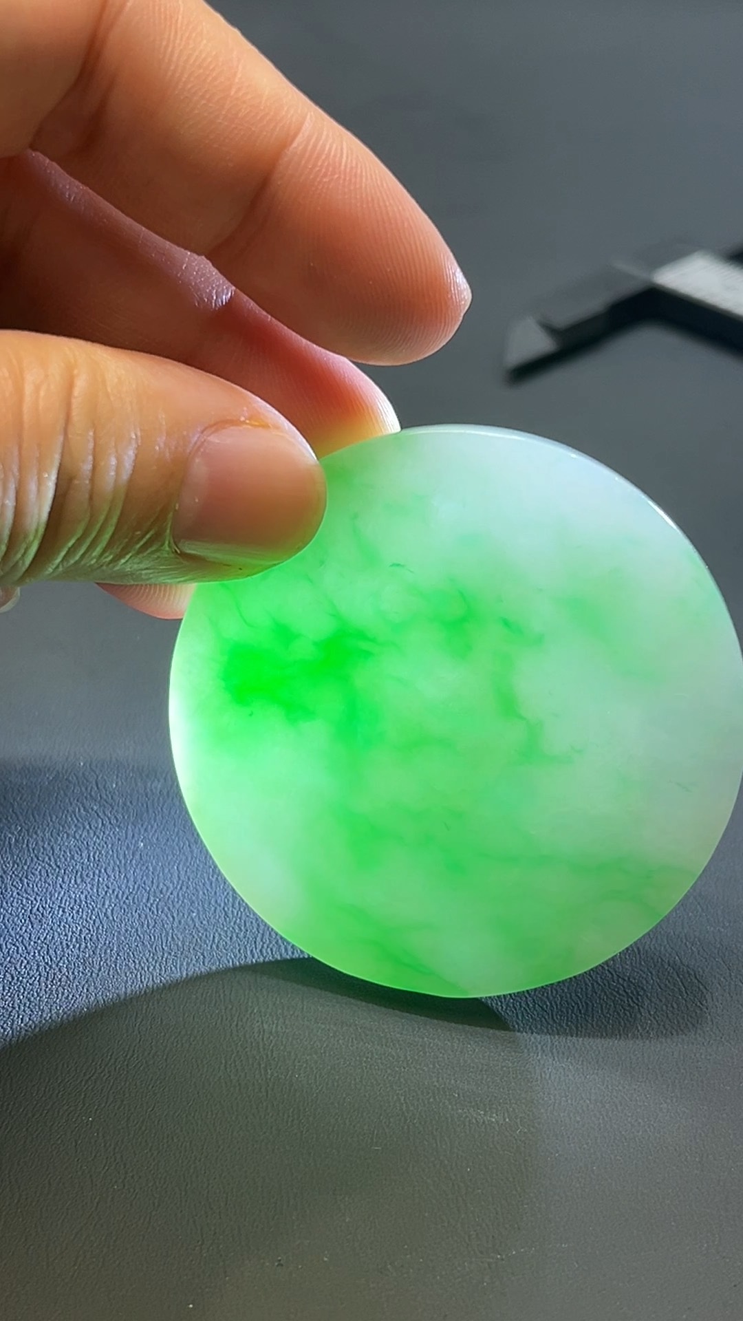 翡翠玉器天然A級翡翠陽綠圓塊無事牌吊墜 翡翠直播#252 6 翡翠玉器天然A級翡翠陽綠圓塊無事牌吊墜 翡翠直播#252 - Image 6