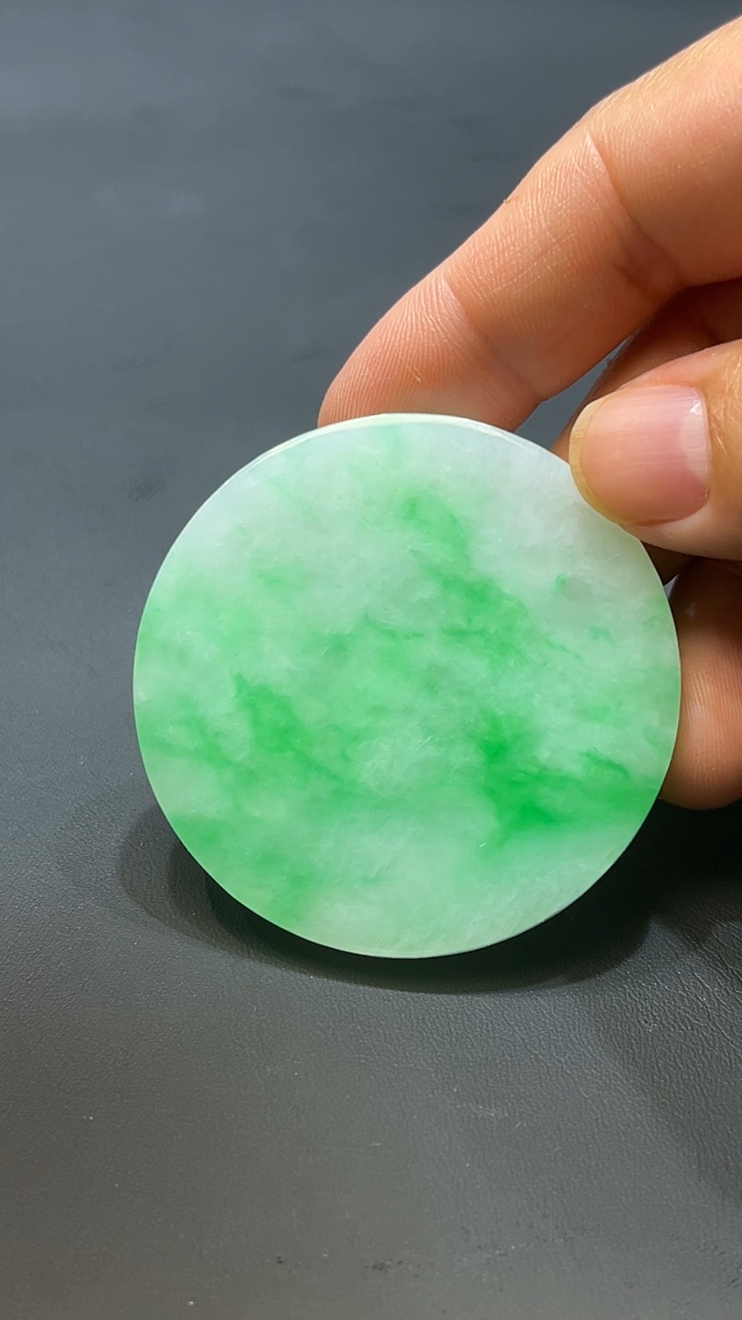 翡翠玉器天然A級翡翠陽綠圓塊無事牌吊墜 翡翠直播#252 7 翡翠玉器天然A級翡翠陽綠圓塊無事牌吊墜 翡翠直播#252 - Image 7