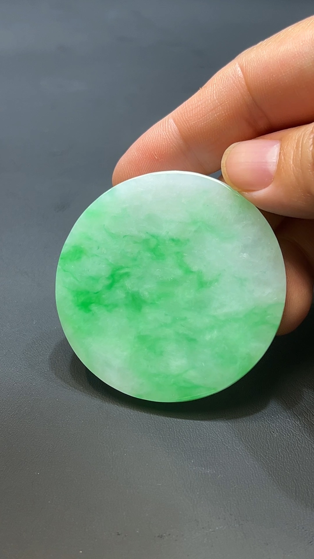 翡翠玉器天然A級翡翠陽綠圓塊無事牌吊墜 翡翠直播#252 8 翡翠玉器天然A級翡翠陽綠圓塊無事牌吊墜 翡翠直播#252 - Image 8