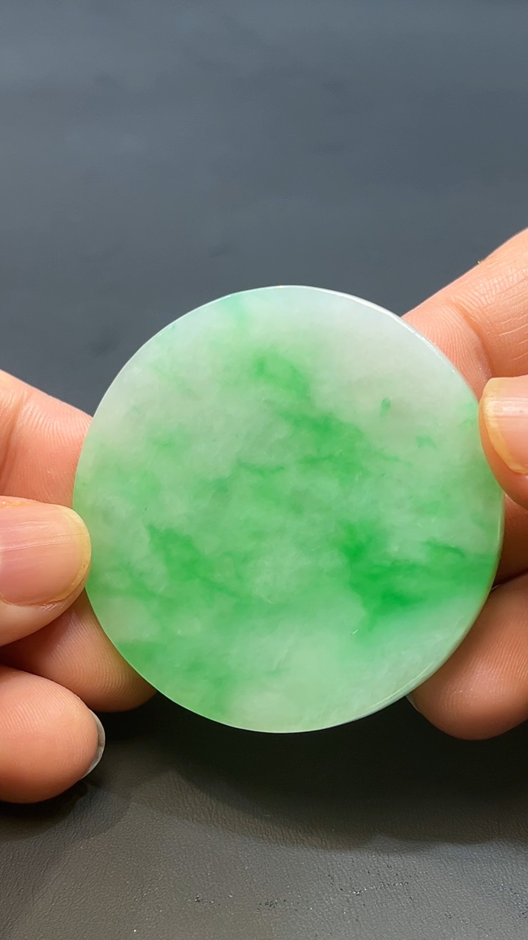 翡翠玉器天然A級翡翠陽綠圓塊無事牌吊墜 翡翠直播#252 9 翡翠玉器天然A級翡翠陽綠圓塊無事牌吊墜 翡翠直播#252 - Image 9