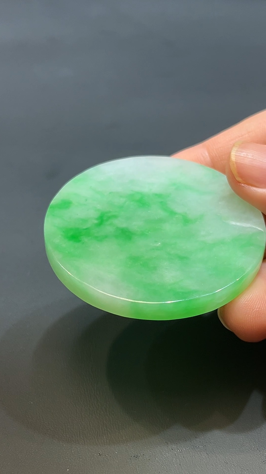 翡翠玉器天然A級翡翠陽綠圓塊無事牌吊墜 翡翠直播#252 10 翡翠玉器天然A級翡翠陽綠圓塊無事牌吊墜 翡翠直播#252 - Image 10