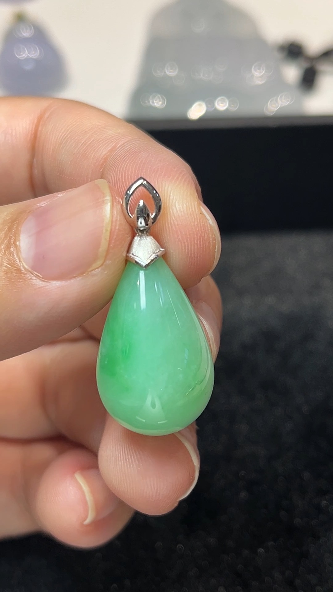天然A級翡翠 清潤如初|天然A級翡翠白金鑲嵌水滴吊墜 翡翠直播#274 2 天然A級翡翠 清潤如初|天然A級翡翠白金鑲嵌水滴吊墜 翡翠直播#274 - Image 2