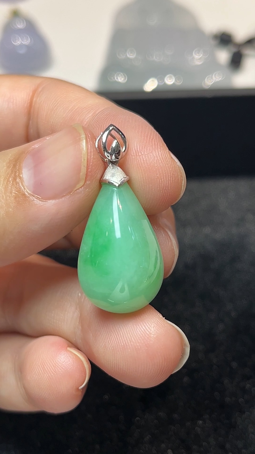 天然A級翡翠 清潤如初|天然A級翡翠白金鑲嵌水滴吊墜 翡翠直播#274 3 天然A級翡翠 清潤如初|天然A級翡翠白金鑲嵌水滴吊墜 翡翠直播#274 - Image 3