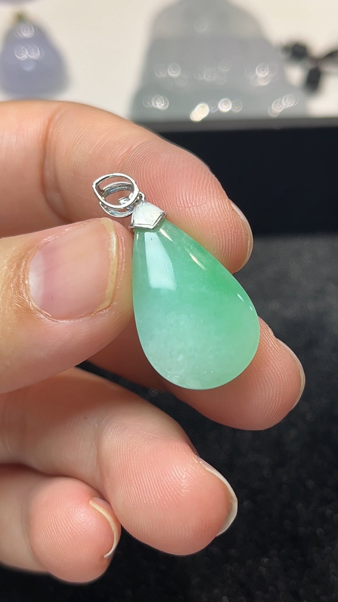 天然A級翡翠 清潤如初|天然A級翡翠白金鑲嵌水滴吊墜 翡翠直播#274 5 天然A級翡翠 清潤如初|天然A級翡翠白金鑲嵌水滴吊墜 翡翠直播#274 - Image 5