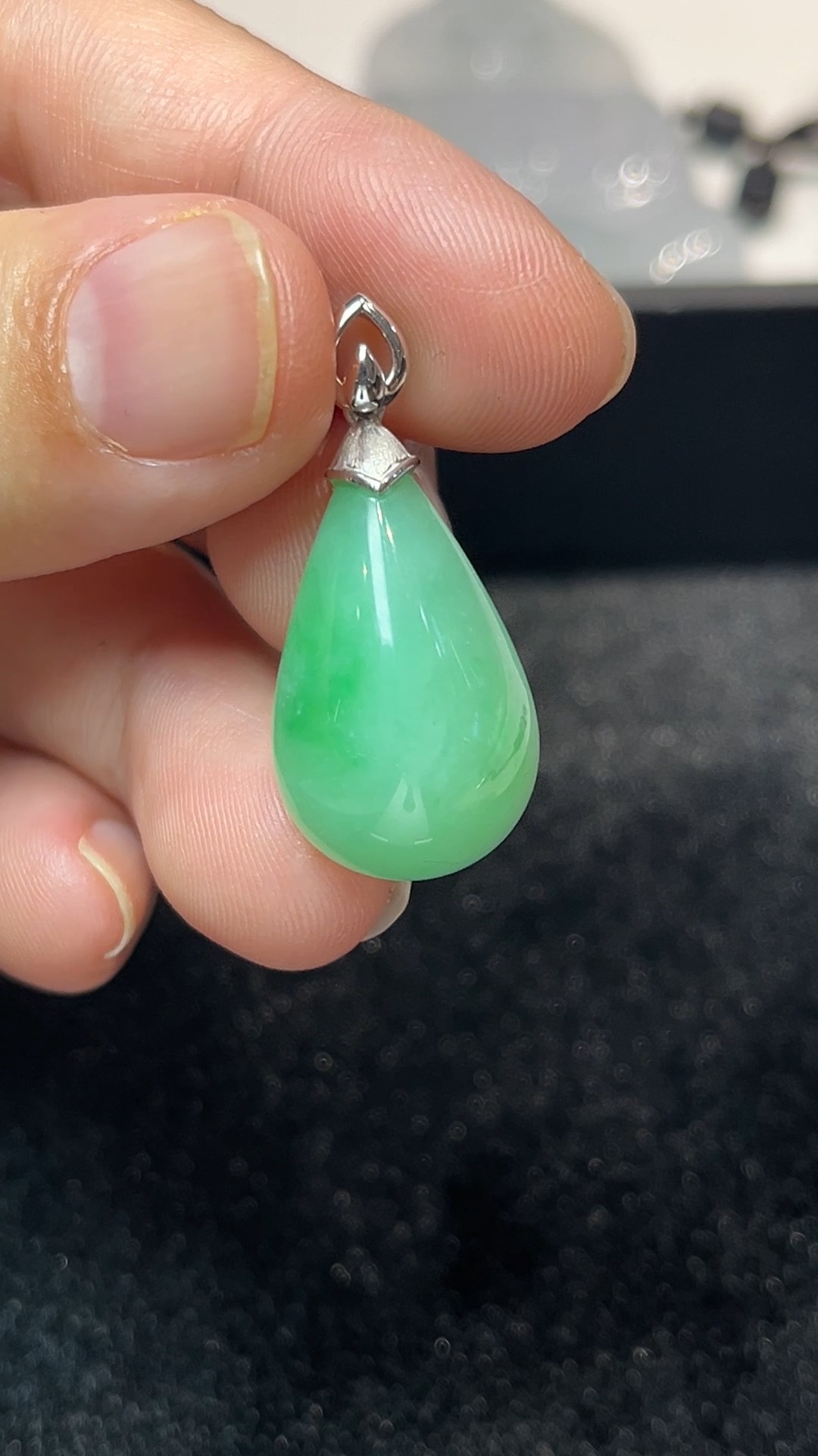 天然A級翡翠 清潤如初|天然A級翡翠白金鑲嵌水滴吊墜 翡翠直播#274 9 天然A級翡翠 清潤如初|天然A級翡翠白金鑲嵌水滴吊墜 翡翠直播#274 - Image 9