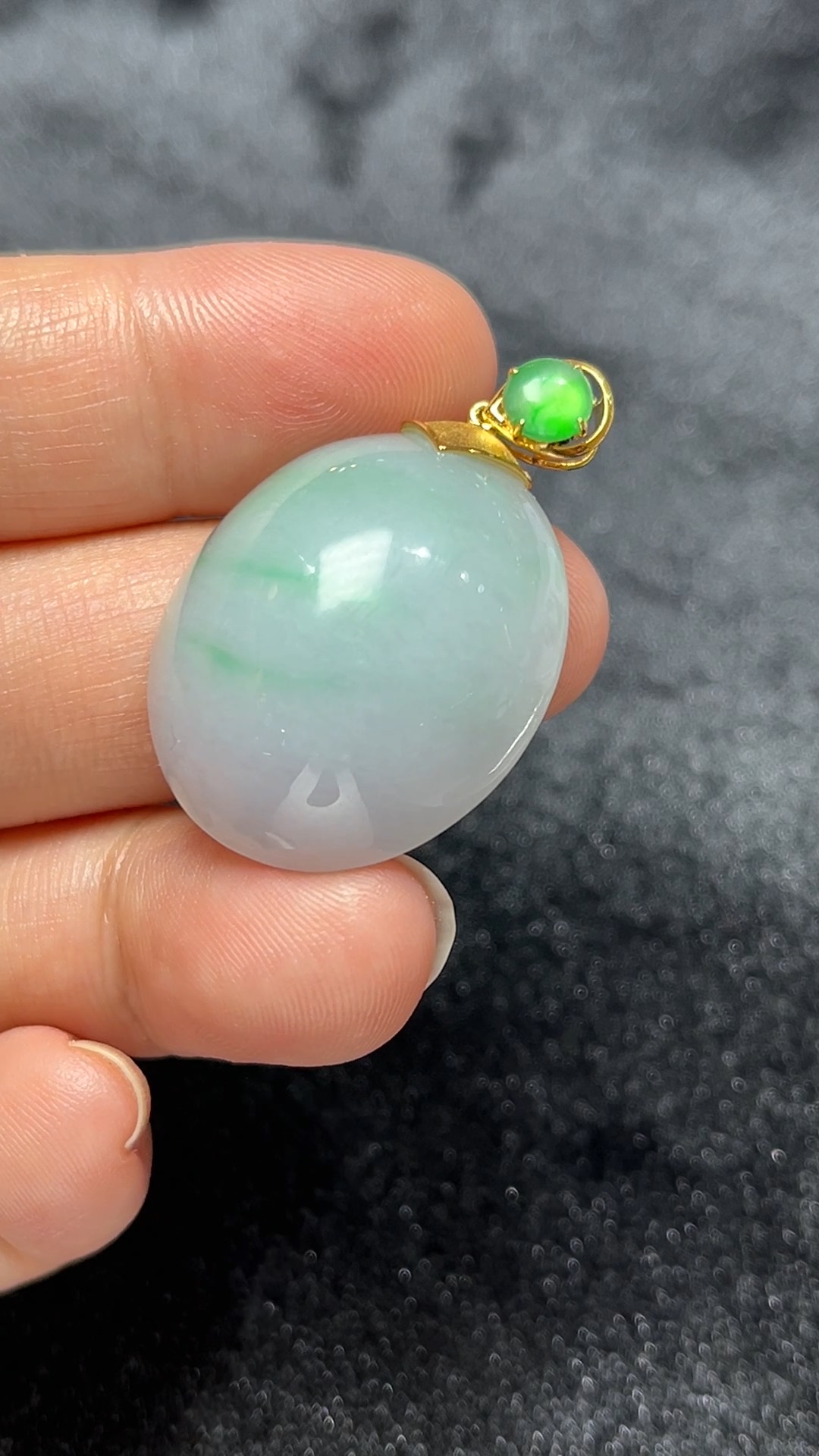 玉潤心圓|天然A級翡翠18K鑲嵌蛋面吊墜 #296 5 玉潤心圓|天然A級翡翠18K鑲嵌蛋面吊墜 #296 - Image 5