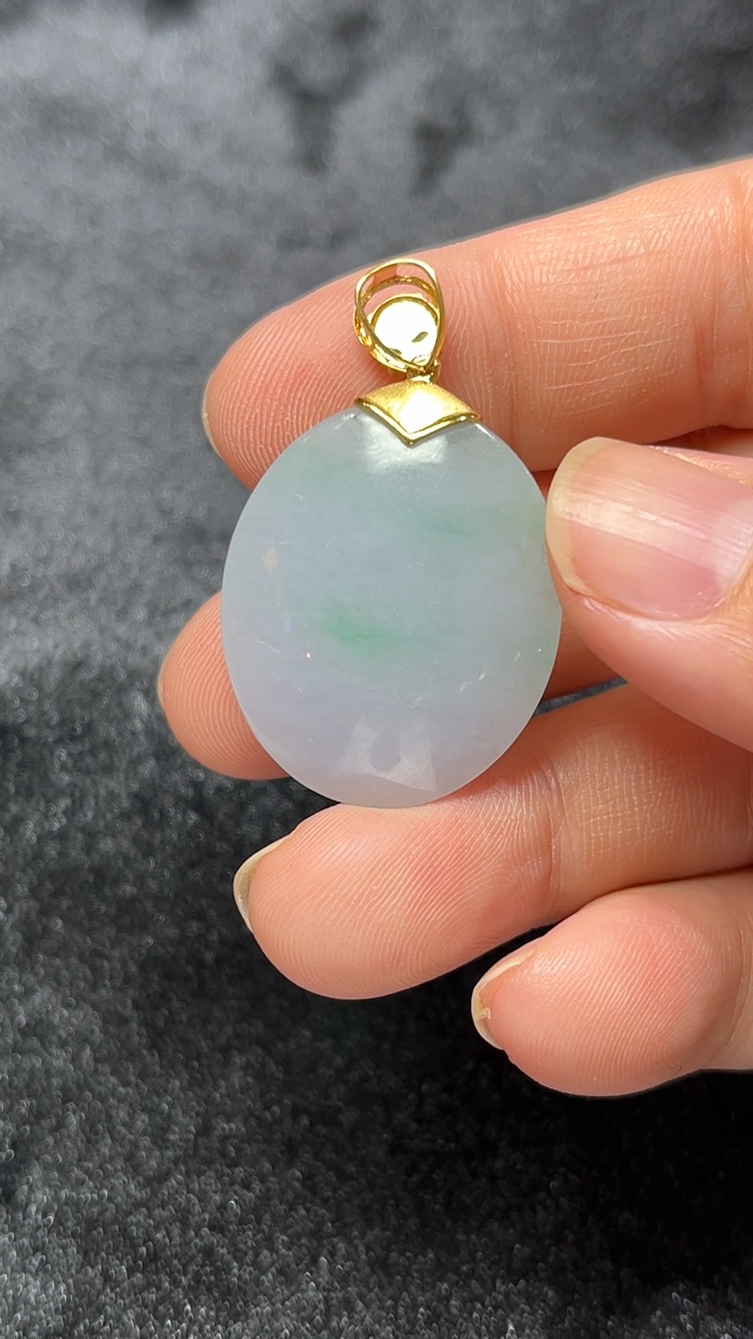 玉潤心圓|天然A級翡翠18K鑲嵌蛋面吊墜 #296 6 玉潤心圓|天然A級翡翠18K鑲嵌蛋面吊墜 #296 - Image 6