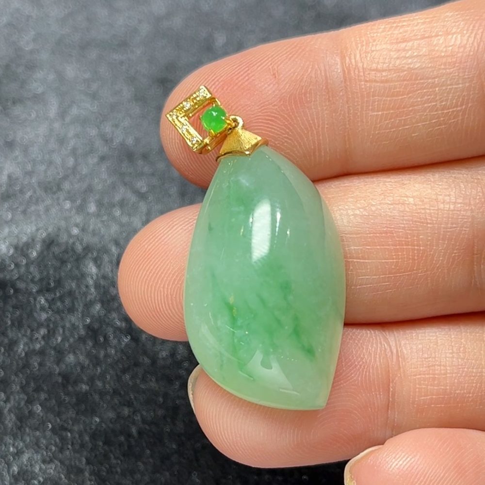 隨形生韻｜天然A級翡翠18K鑲嵌吊墜 #297