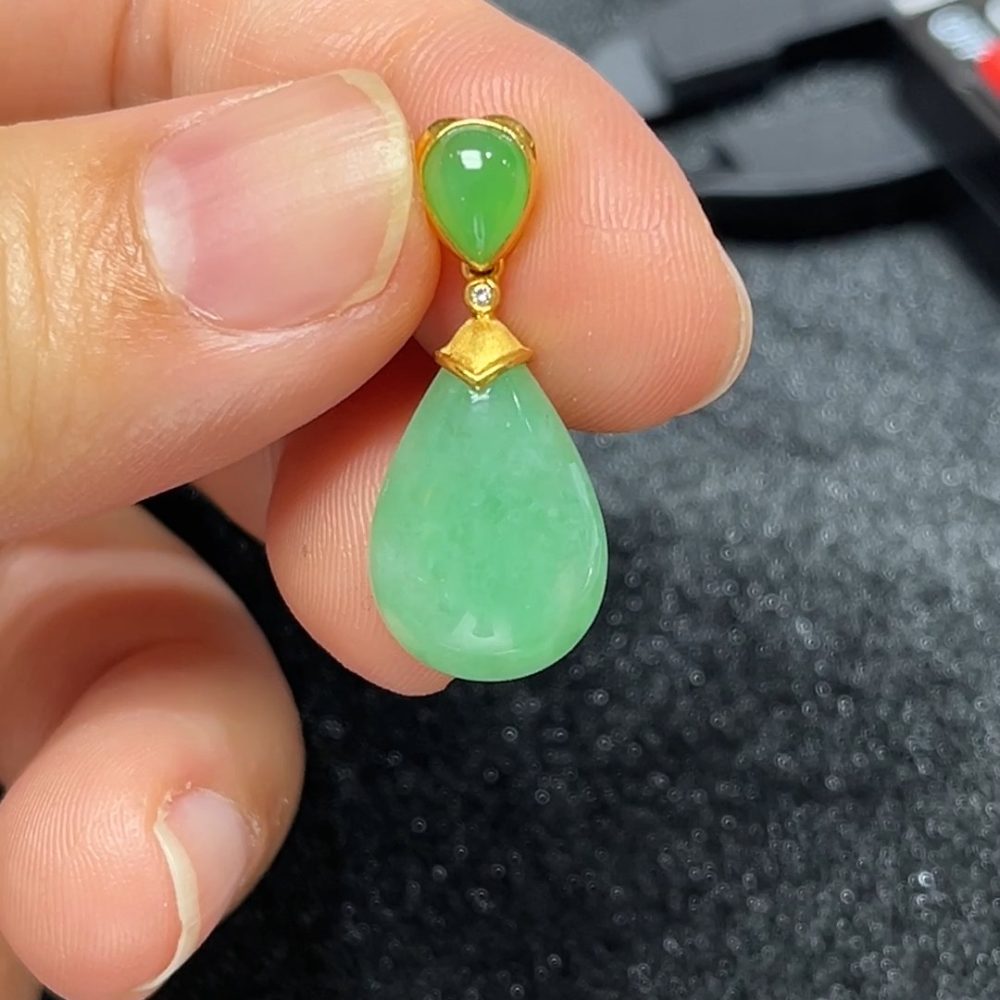 清滴如詩｜天然A級翡翠18K金鑲水滴吊墜 #300