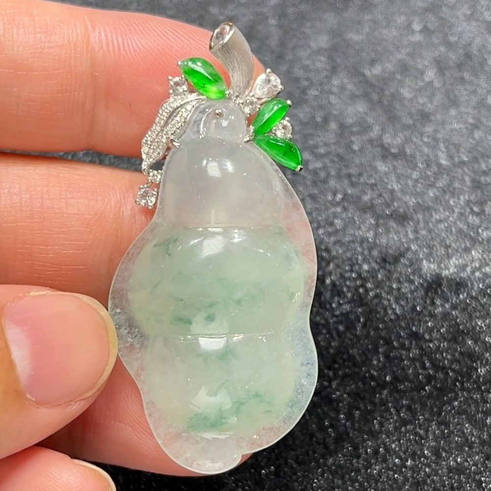 金莖納福｜天然A級翡翠18K鑲嵌福豆吊墜 #302