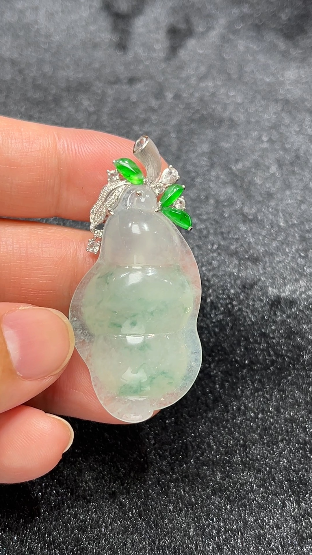 金莖納福|天然A級翡翠18K鑲嵌福豆吊墜 #302 1 金莖納福|天然A級翡翠18K鑲嵌福豆吊墜 #302