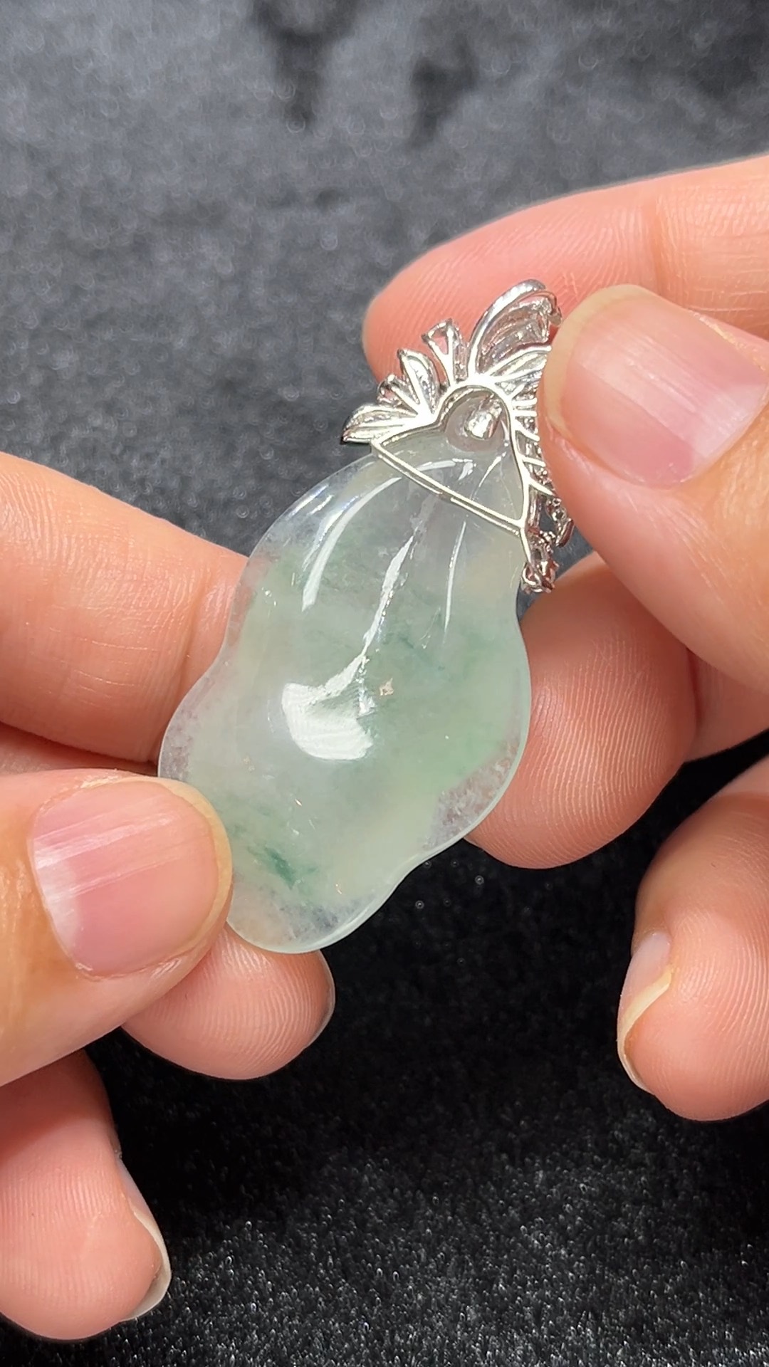 金莖納福|天然A級翡翠18K鑲嵌福豆吊墜 #302 9 金莖納福|天然A級翡翠18K鑲嵌福豆吊墜 #302 - Image 9