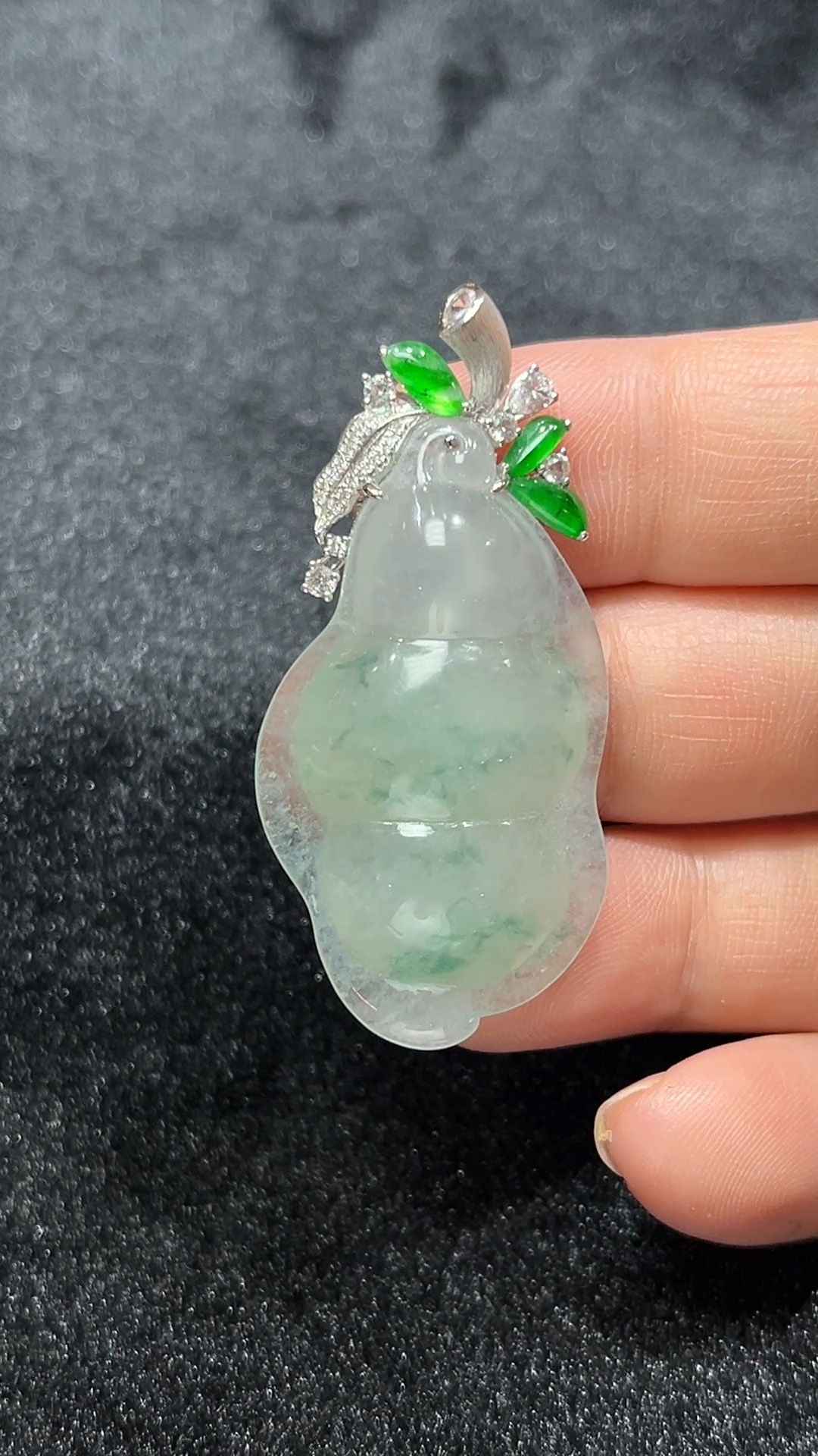 金莖納福|天然A級翡翠18K鑲嵌福豆吊墜 #302 2 金莖納福|天然A級翡翠18K鑲嵌福豆吊墜 #302 - Image 2