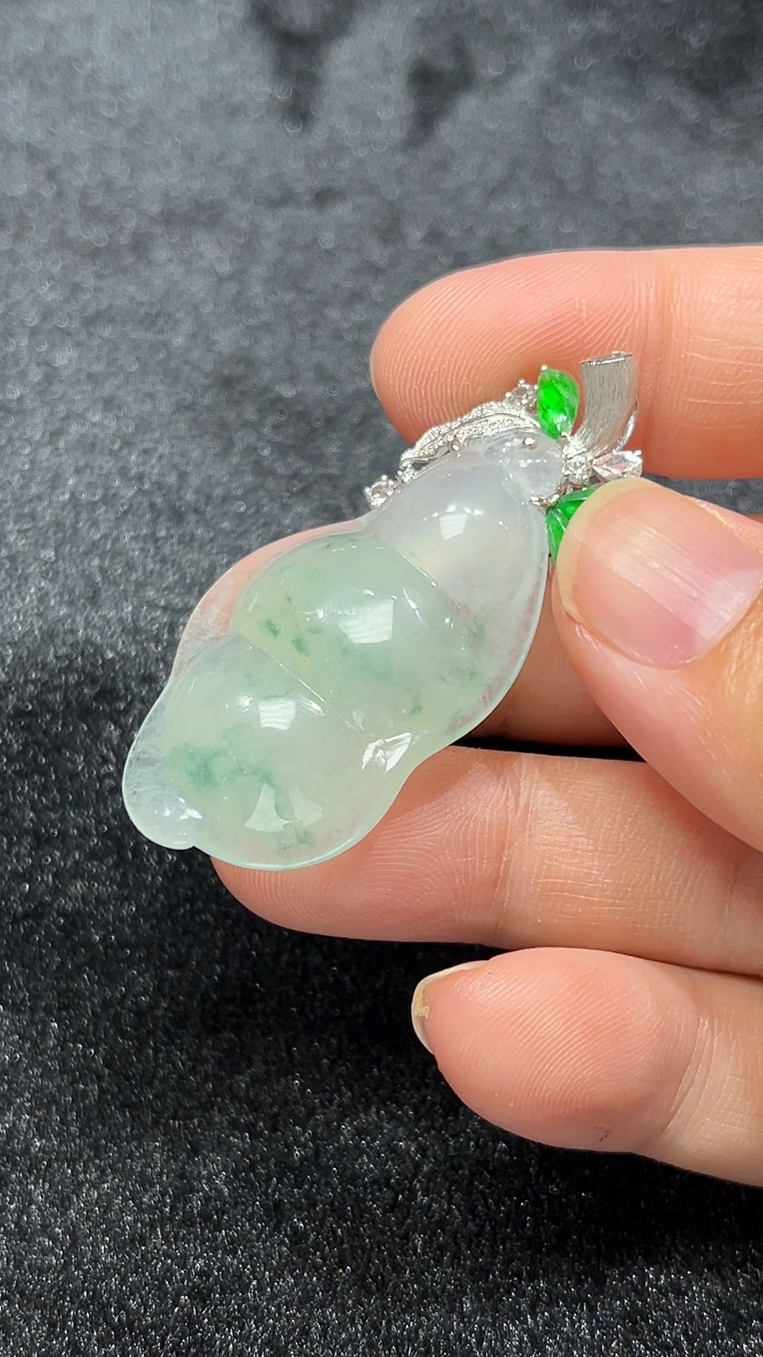 金莖納福|天然A級翡翠18K鑲嵌福豆吊墜 #302 3 金莖納福|天然A級翡翠18K鑲嵌福豆吊墜 #302 - Image 3