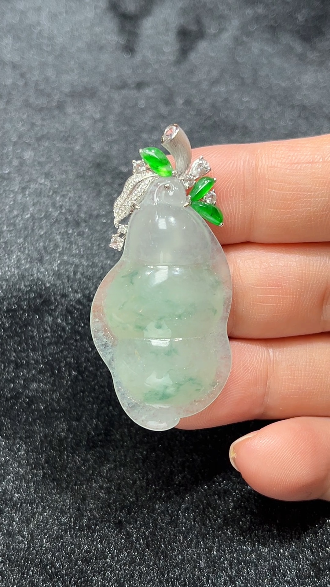 金莖納福|天然A級翡翠18K鑲嵌福豆吊墜 #302 4 金莖納福|天然A級翡翠18K鑲嵌福豆吊墜 #302 - Image 4