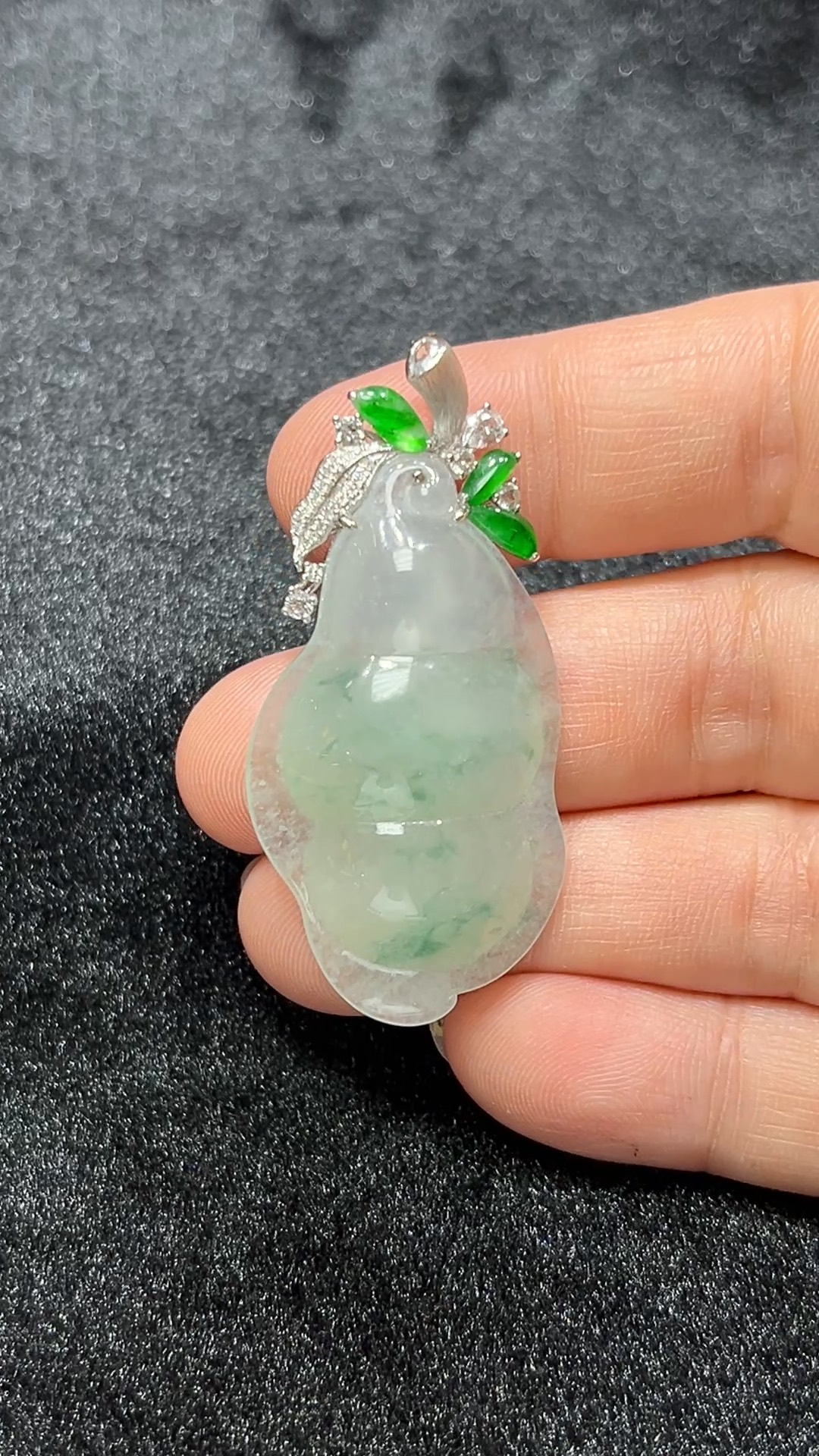 金莖納福|天然A級翡翠18K鑲嵌福豆吊墜 #302 7 金莖納福|天然A級翡翠18K鑲嵌福豆吊墜 #302 - Image 7