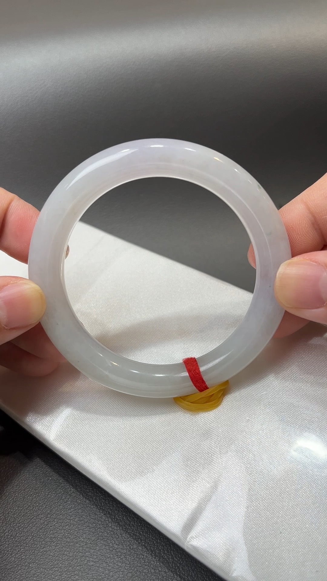 紫韻柔光|天然A級淺紫翡翠圓條手鐲53.8mm #309 3 紫韻柔光|天然A級淺紫翡翠圓條手鐲53.8mm #309 - Image 3