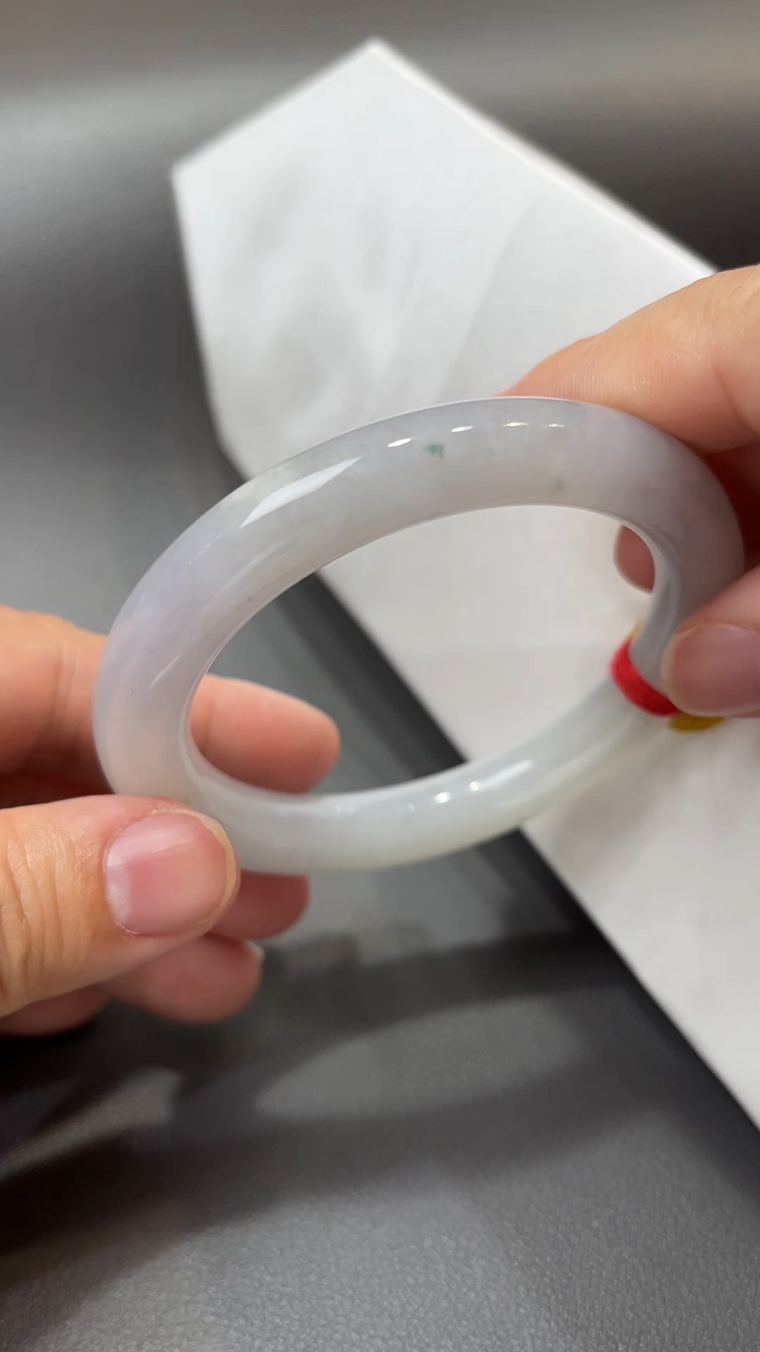 紫韻柔光|天然A級淺紫翡翠圓條手鐲53.8mm #309 4 紫韻柔光|天然A級淺紫翡翠圓條手鐲53.8mm #309 - Image 4