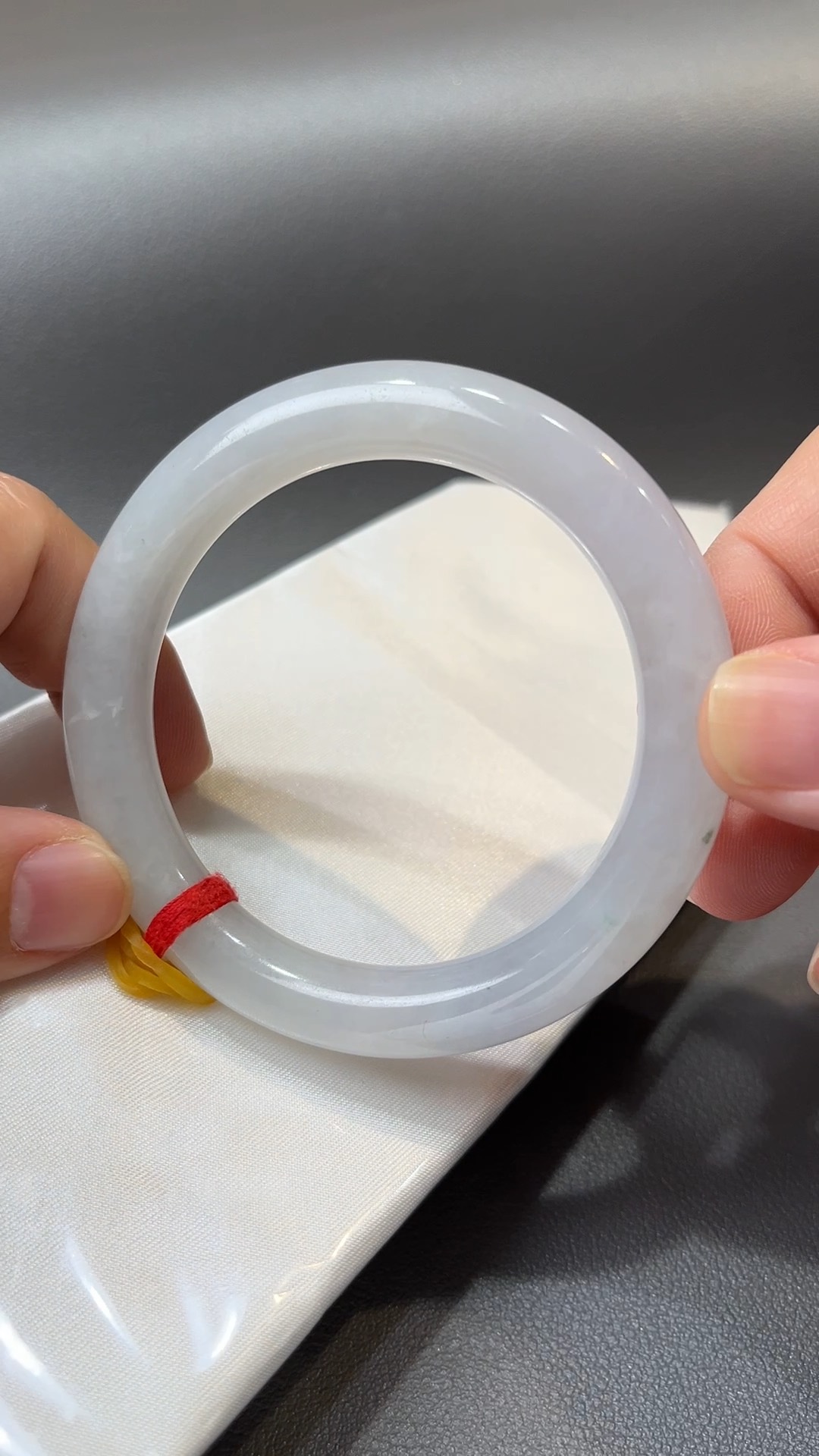 紫韻柔光|天然A級淺紫翡翠圓條手鐲53.8mm #309 5 紫韻柔光|天然A級淺紫翡翠圓條手鐲53.8mm #309 - Image 5