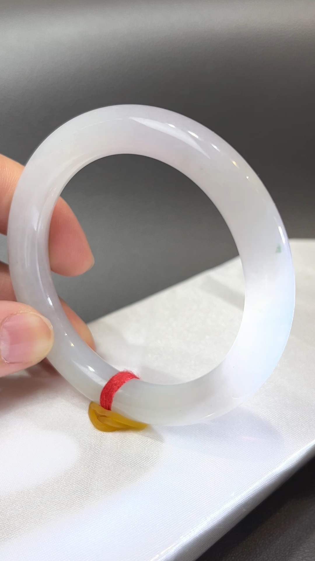 紫韻柔光|天然A級淺紫翡翠圓條手鐲53.8mm #309 7 紫韻柔光|天然A級淺紫翡翠圓條手鐲53.8mm #309 - Image 7