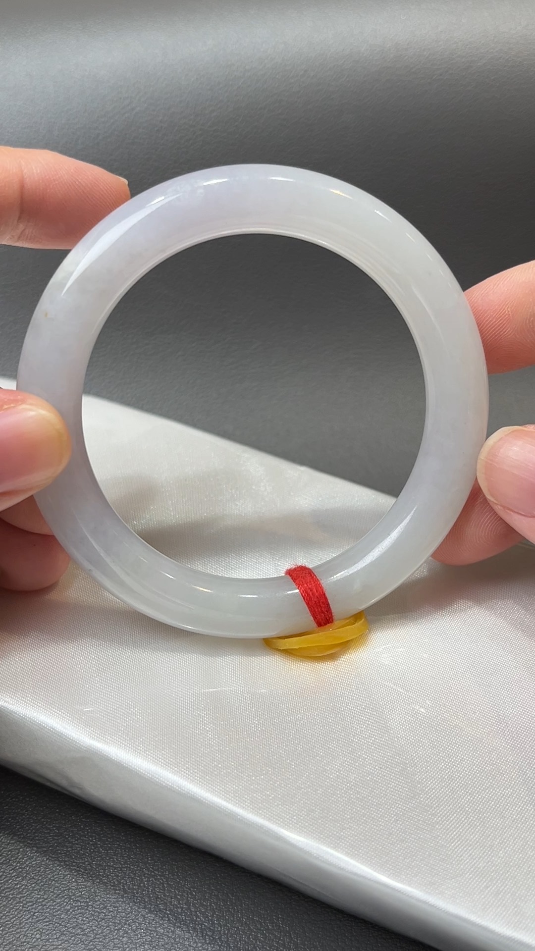 紫韻柔光|天然A級淺紫翡翠圓條手鐲53.8mm #309 9 紫韻柔光|天然A級淺紫翡翠圓條手鐲53.8mm #309 - Image 9