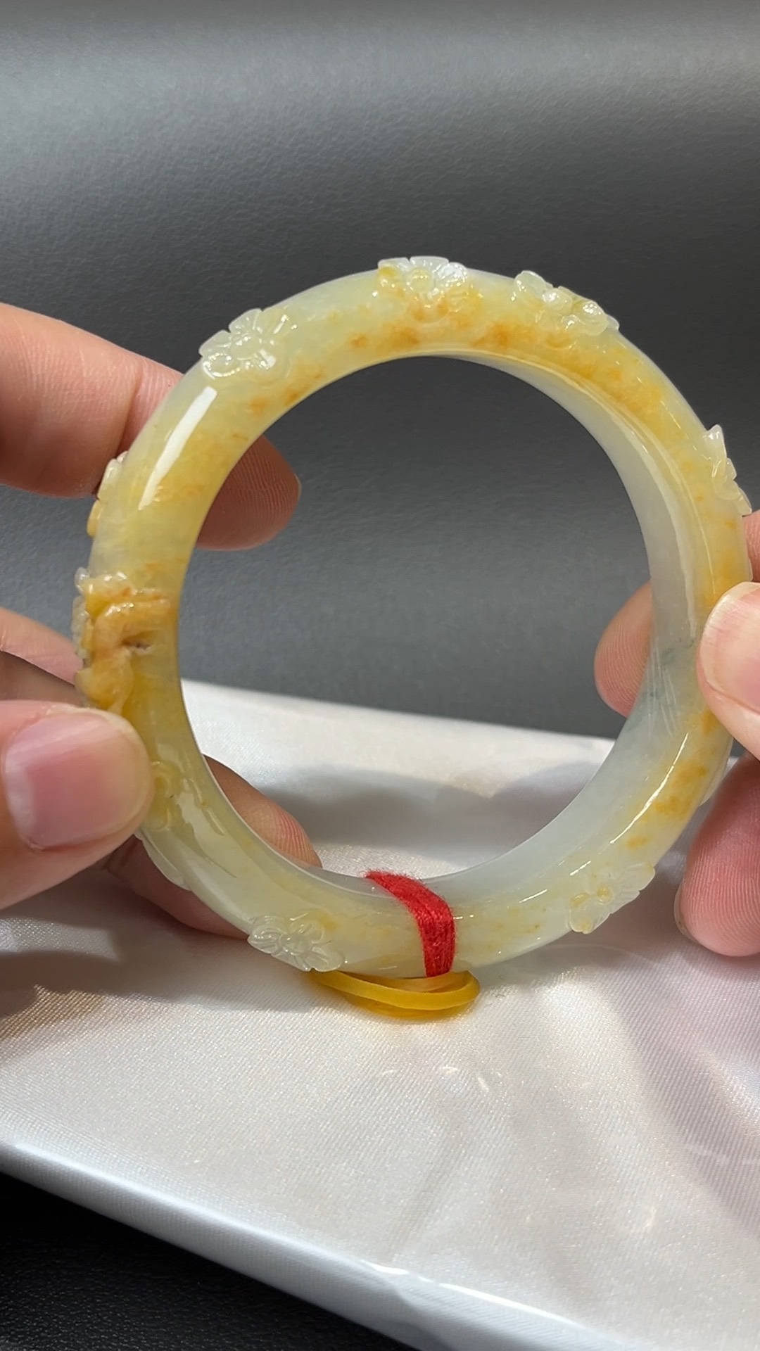 花開金玉|天然A級黃翡雕花翡翠手鐲 55.2mm #311 1 花開金玉|天然A級黃翡雕花翡翠手鐲 55.2mm #311