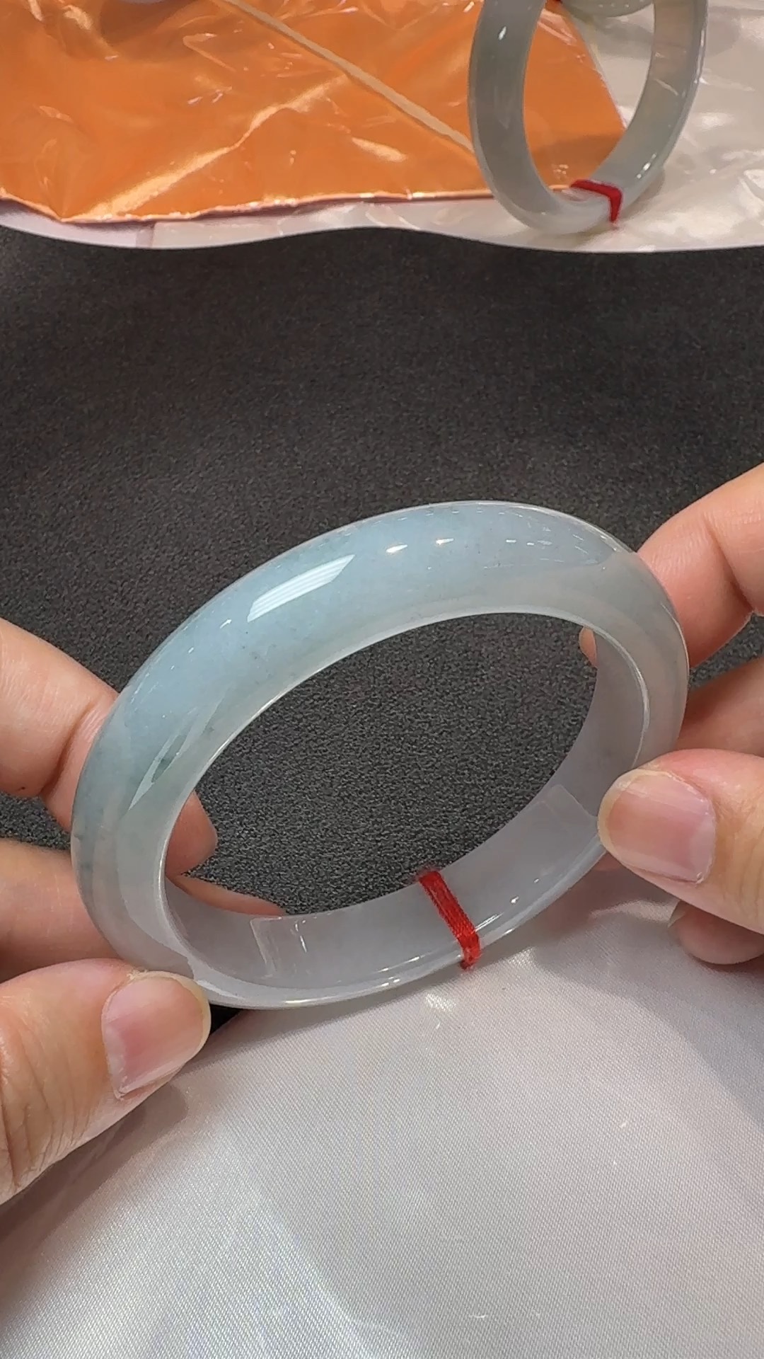 翡翠清韻|天然飄綠花手鐲 玉鐲內徑56.5mm #直播編號321 2 翡翠清韻|天然飄綠花手鐲 玉鐲內徑56.5mm #直播編號321 - Image 2