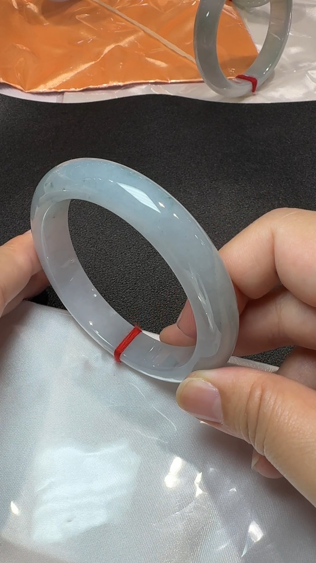 翡翠清韻|天然飄綠花手鐲 玉鐲內徑56.5mm #直播編號321 4 翡翠清韻|天然飄綠花手鐲 玉鐲內徑56.5mm #直播編號321 - Image 4