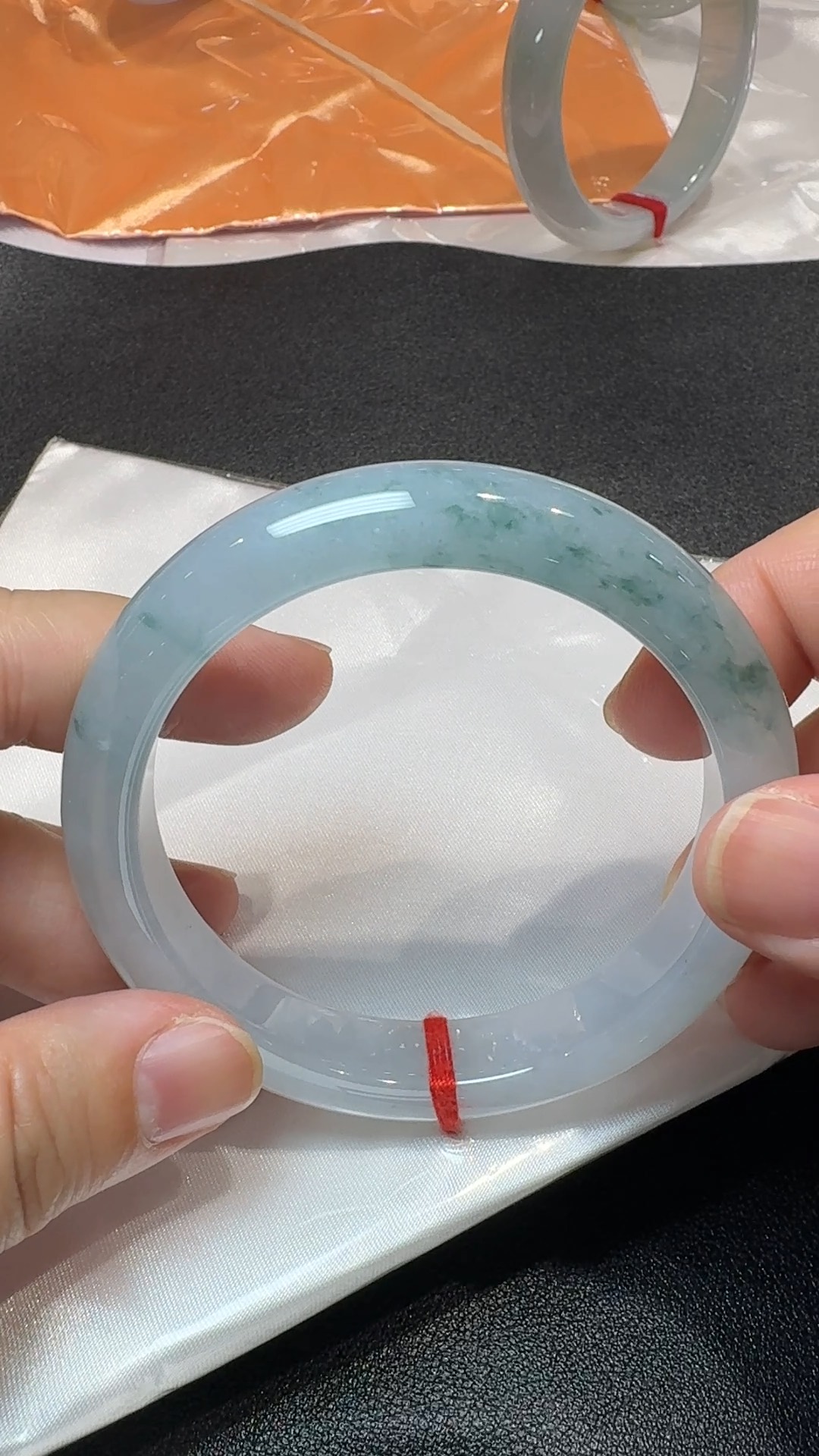 翡翠清韻|天然飄綠花手鐲 玉鐲內徑56.5mm #直播編號321 5 翡翠清韻|天然飄綠花手鐲 玉鐲內徑56.5mm #直播編號321 - Image 5