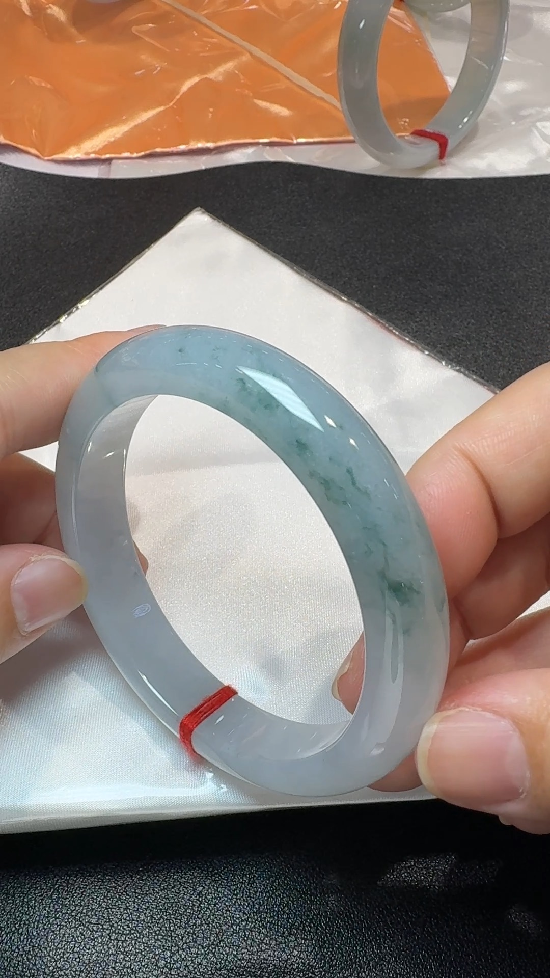 翡翠清韻|天然飄綠花手鐲 玉鐲內徑56.5mm #直播編號321 6 翡翠清韻|天然飄綠花手鐲 玉鐲內徑56.5mm #直播編號321 - Image 6