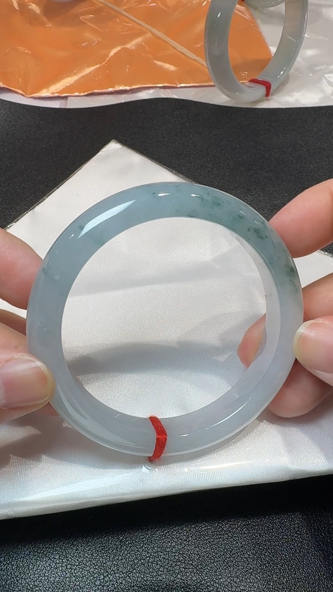 翡翠清韻|天然飄綠花手鐲 玉鐲內徑56.5mm #直播編號321 1 翡翠清韻|天然飄綠花手鐲 玉鐲內徑56.5mm #直播編號321