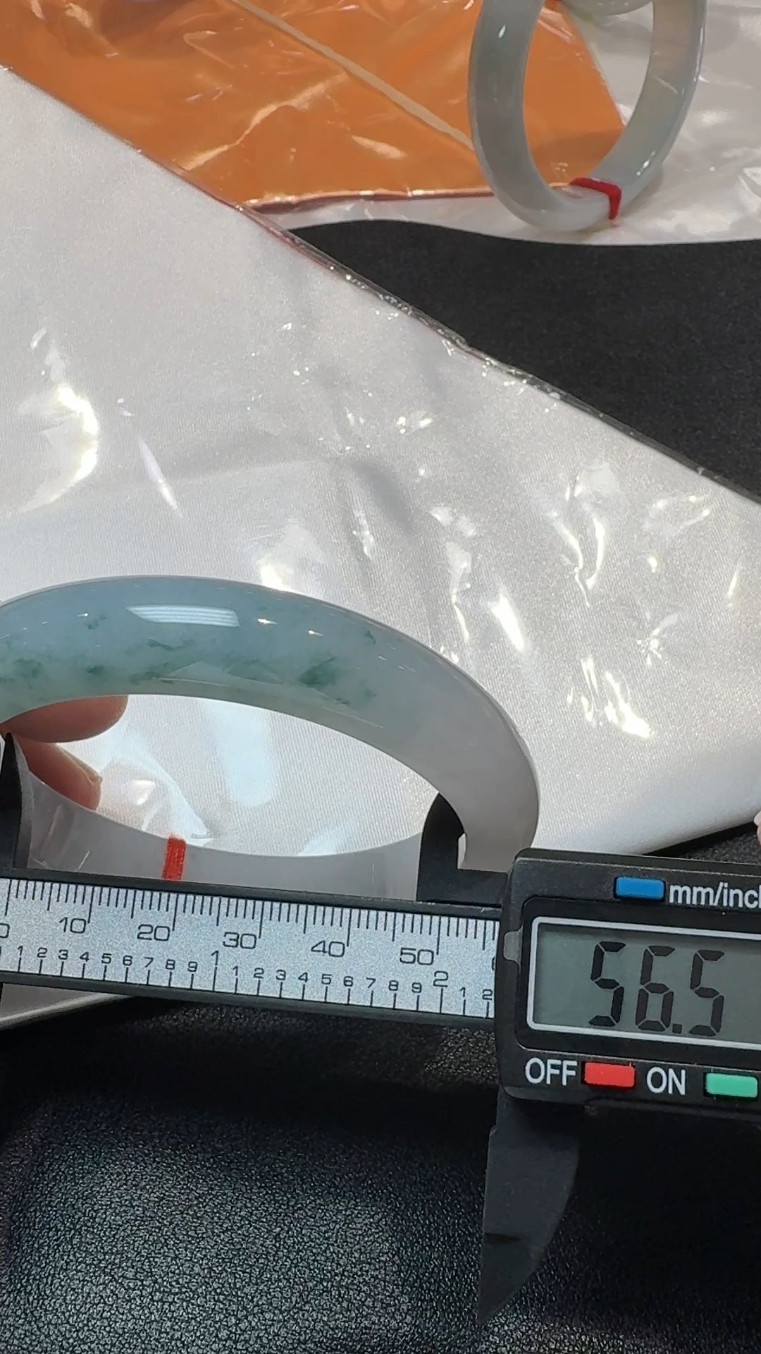 翡翠清韻|天然飄綠花手鐲 玉鐲內徑56.5mm #直播編號321 9 翡翠清韻|天然飄綠花手鐲 玉鐲內徑56.5mm #直播編號321 - Image 9